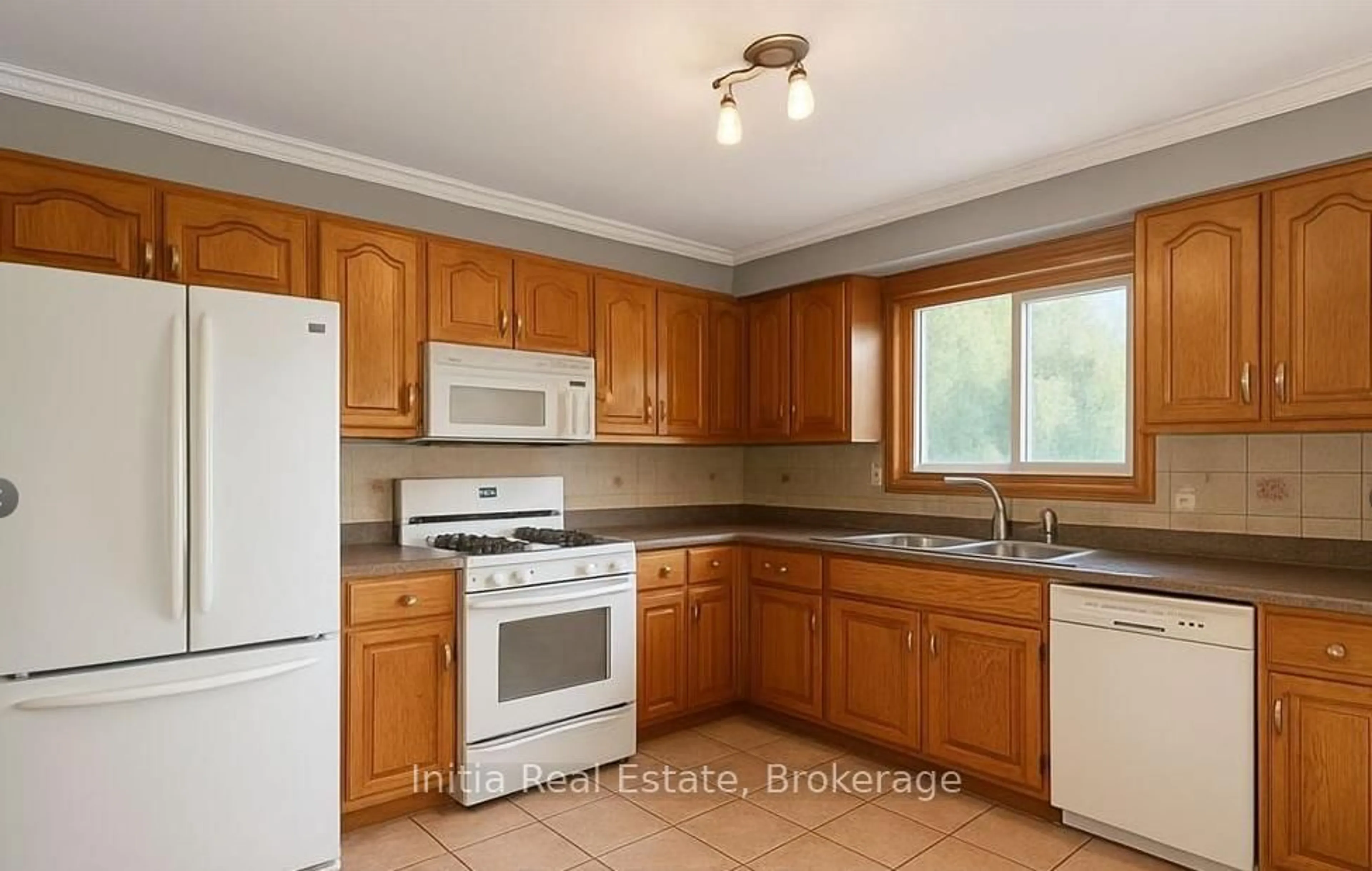 Standard kitchen, unknown for 216 Highbury Ave, London East Ontario N5Z 2W7