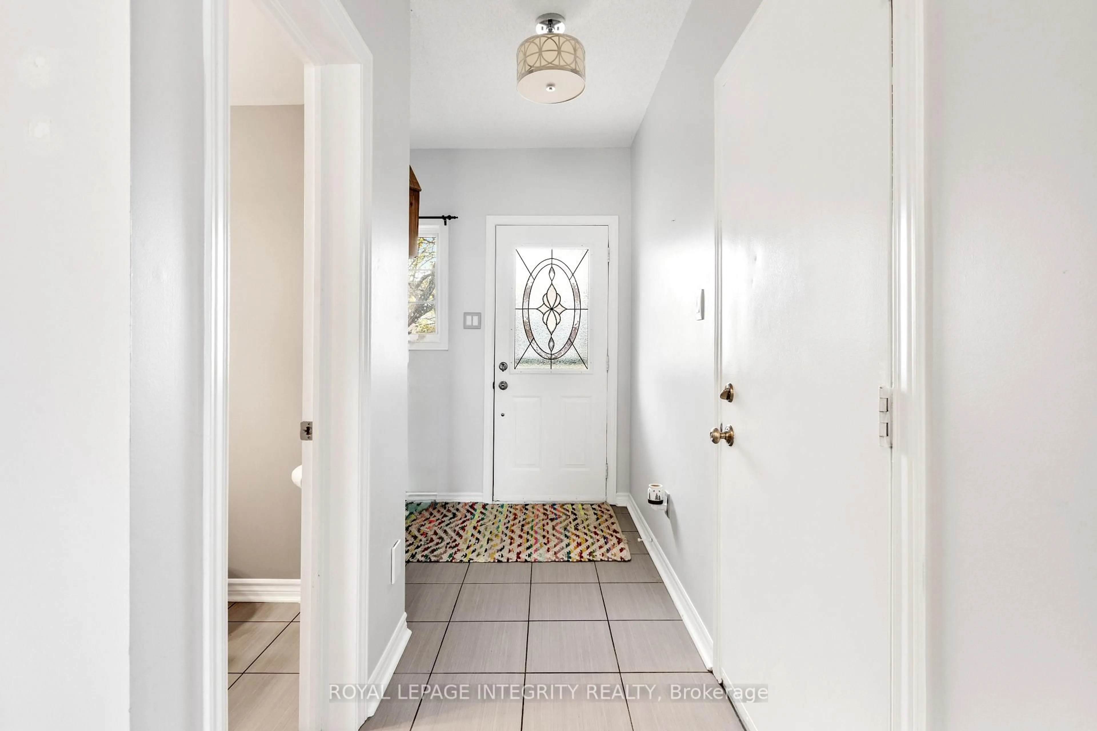 Indoor entryway for 1483 Launay Ave, Orleans Ontario K4A 3R9