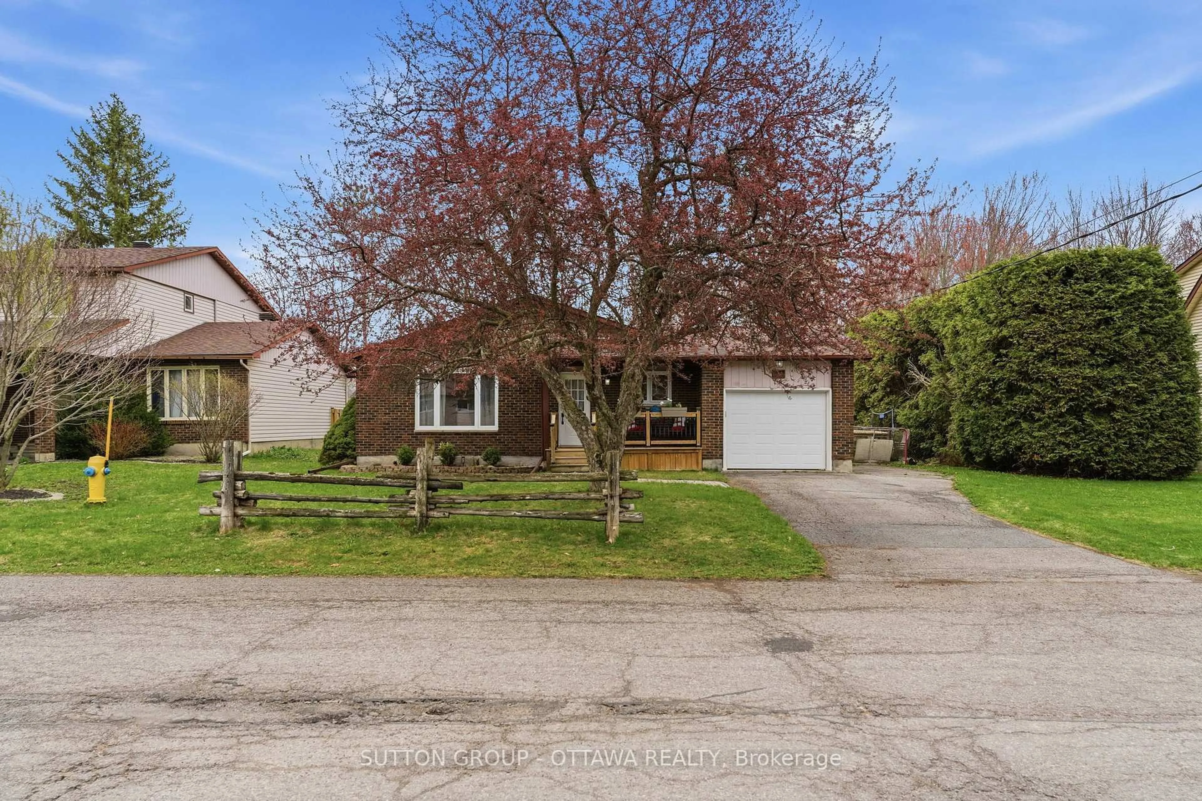 Unknown for 380 Maple St, Russell Ontario K4R 1B5