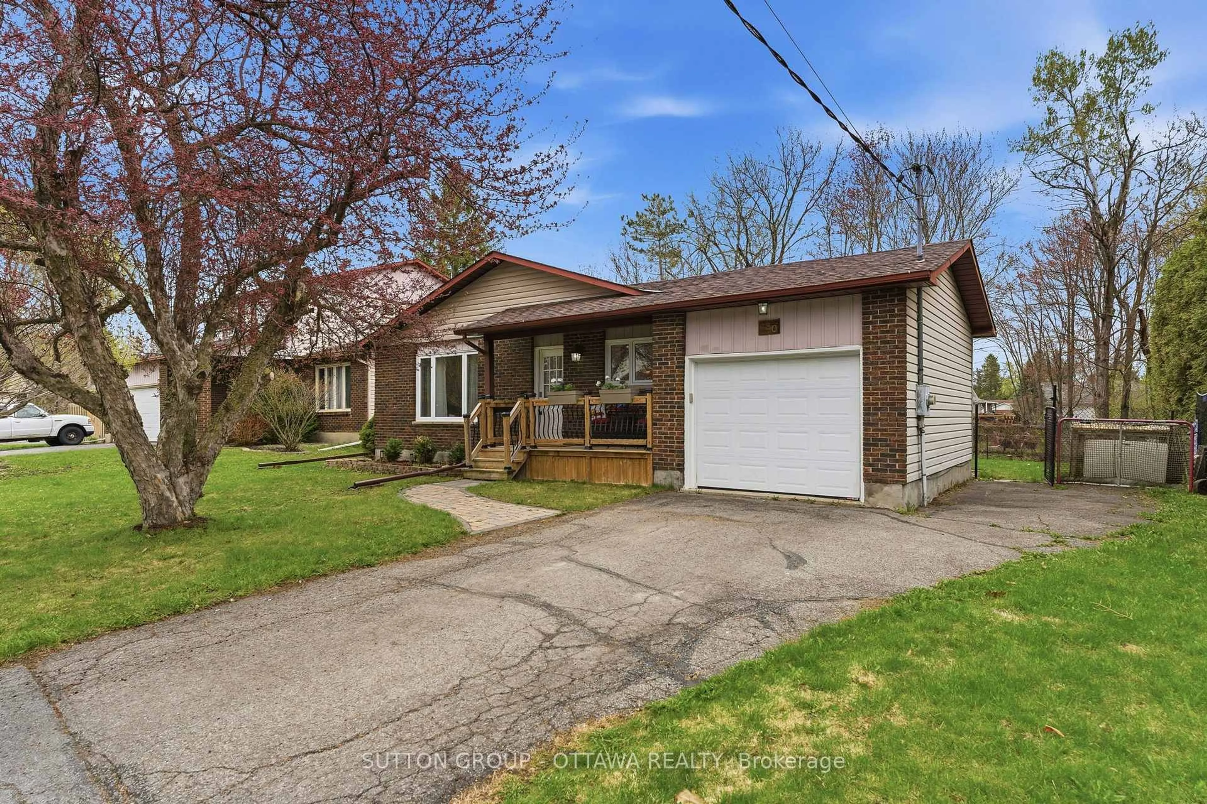 Unknown for 380 Maple St, Russell Ontario K4R 1B5
