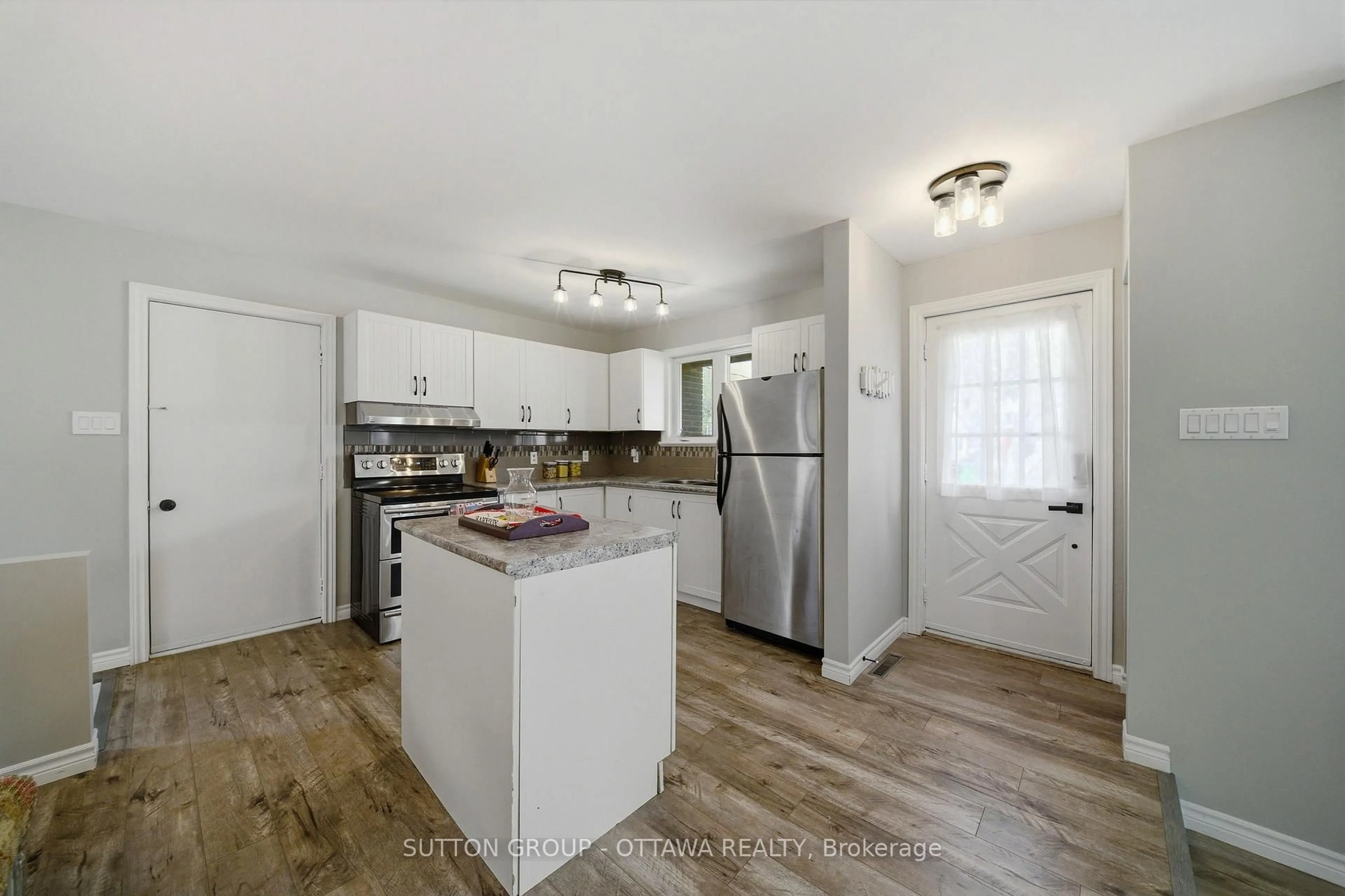 Open concept kitchen, unknown for 380 Maple St, Russell Ontario K4R 1B5