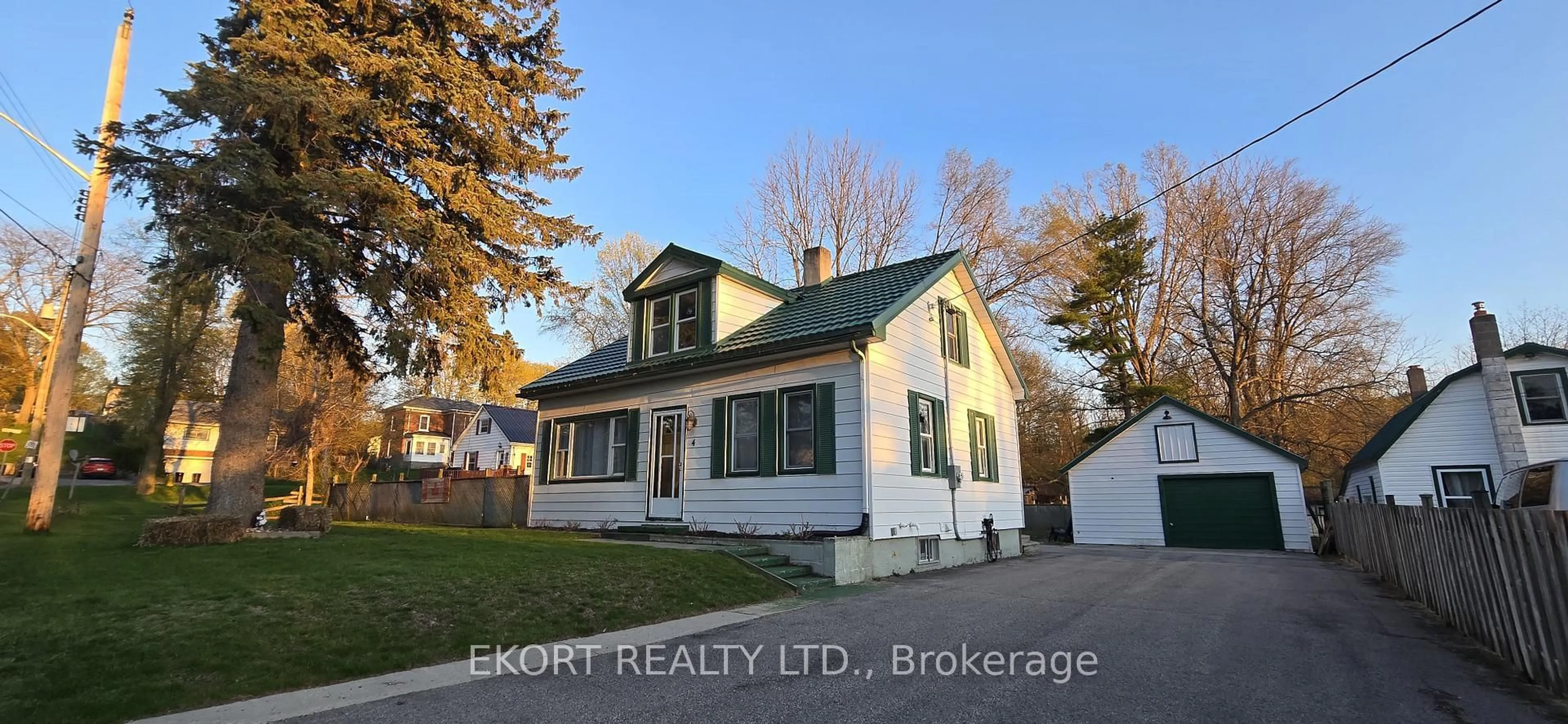 Unknown for 4 South St, Prince Edward County Ontario K0K 2T0