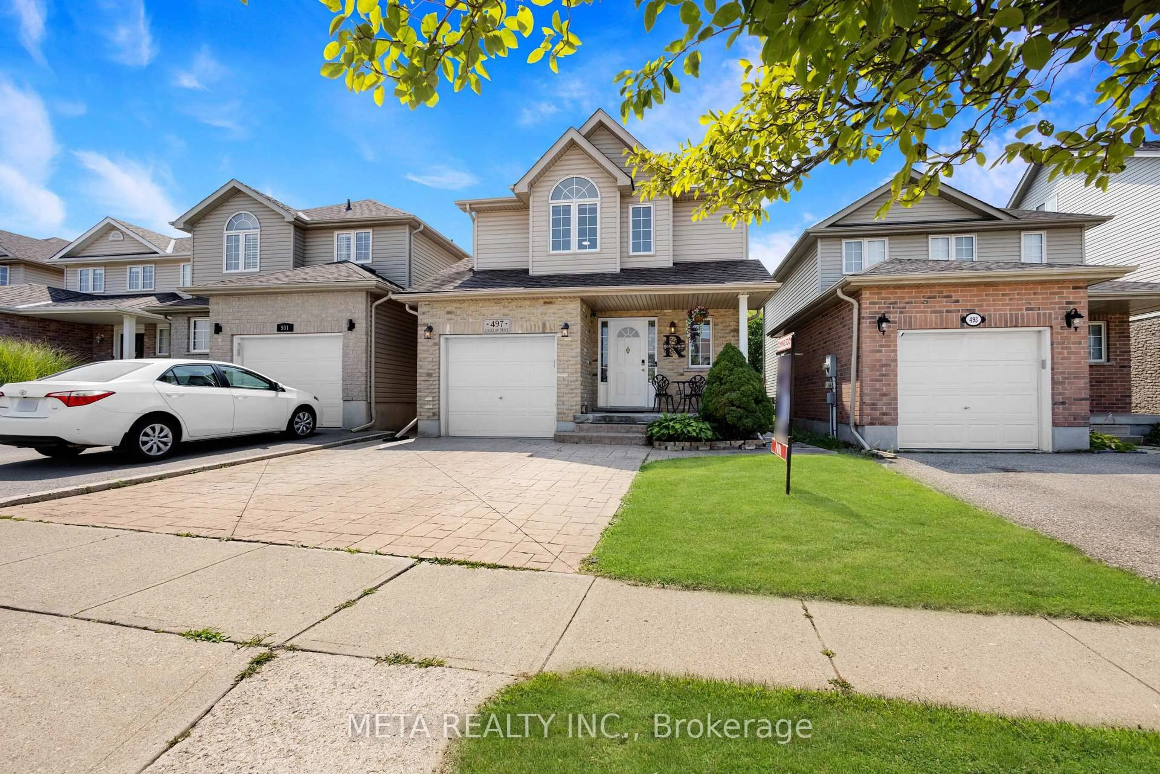 A pic from outside/outdoor area/front of a property/back of a property/a pic from drone, street for 497 Langlaw Dr, Cambridge Ontario N1P 1H8