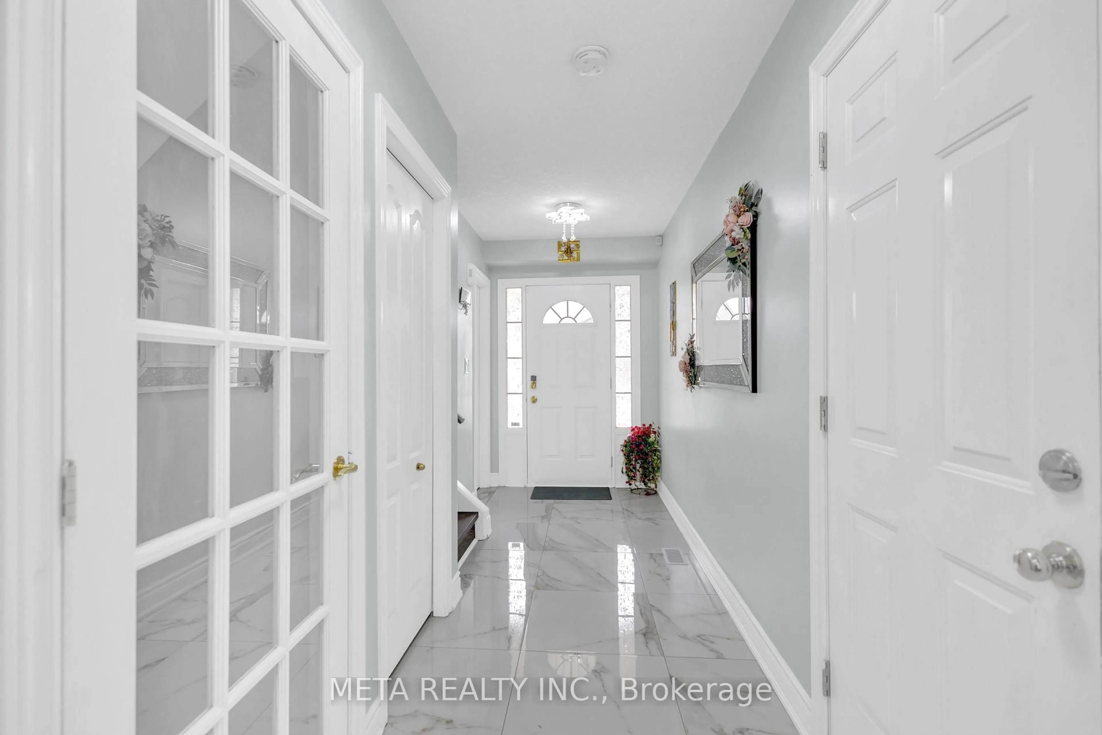 Indoor entryway for 497 Langlaw Dr, Cambridge Ontario N1P 1H8