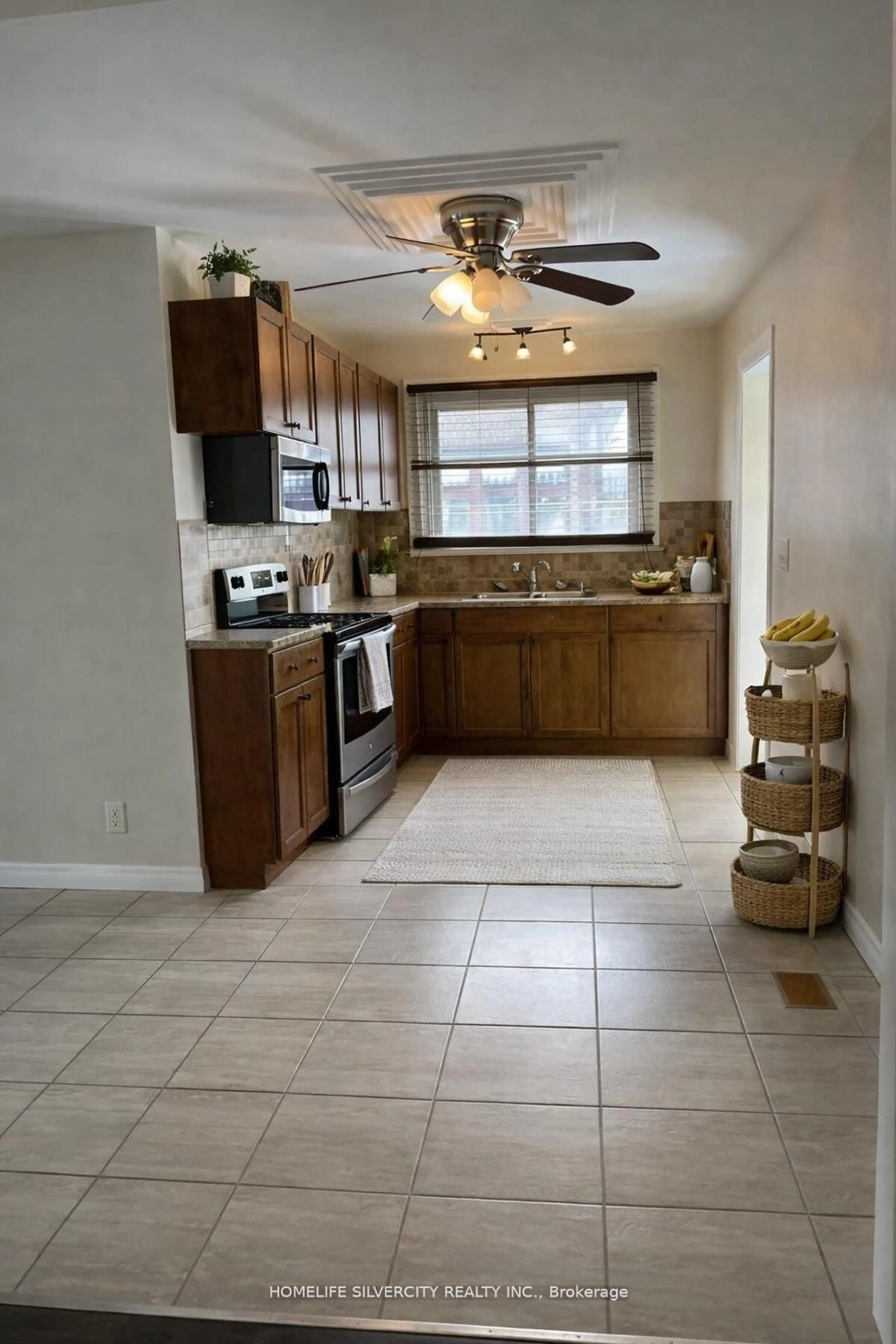 Standard kitchen, ceramic/tile floor for 845 Colborne St, Brantford Ontario N3S 3S8