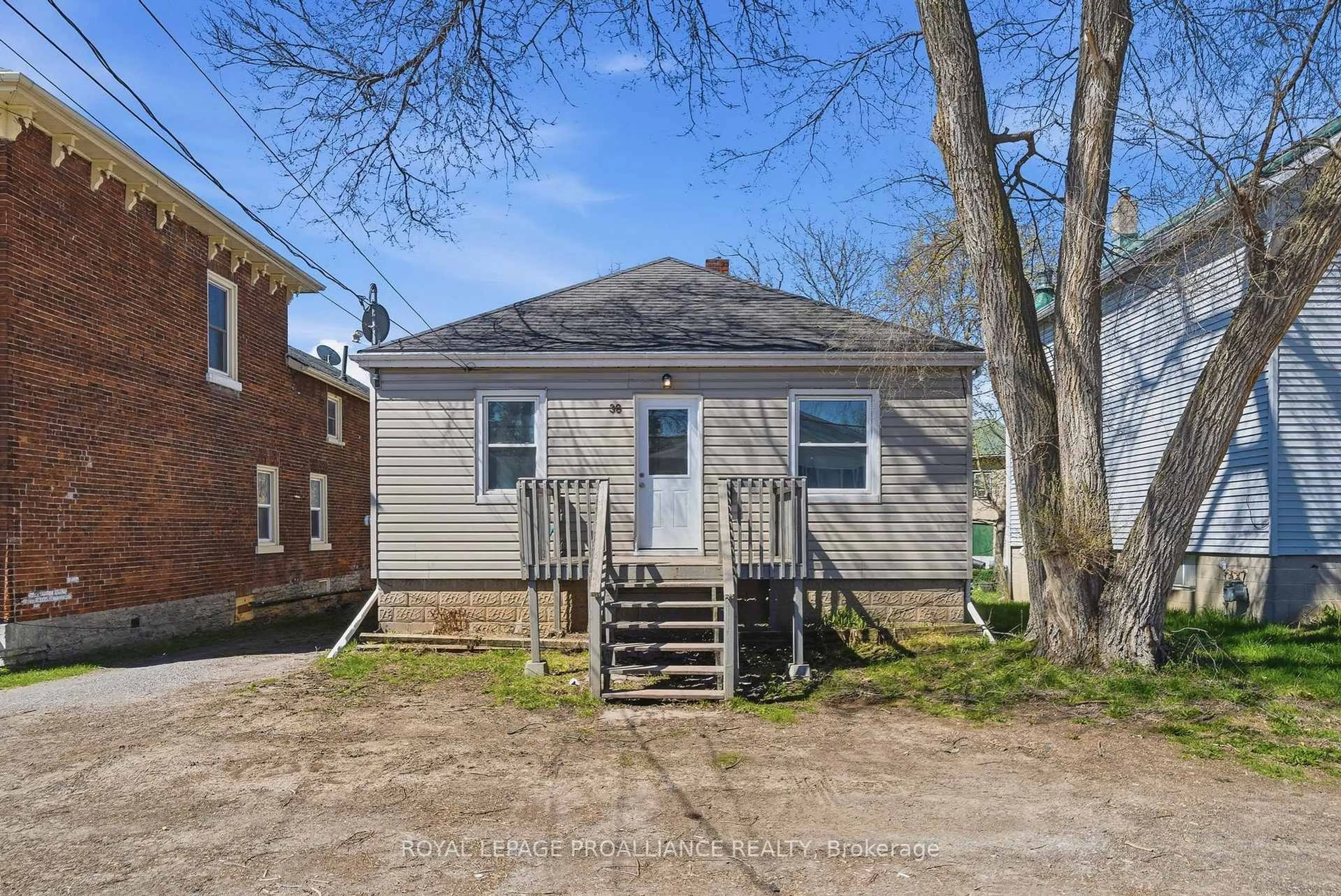 Unknown for 38 Oak St, Belleville Ontario K8N 3S8