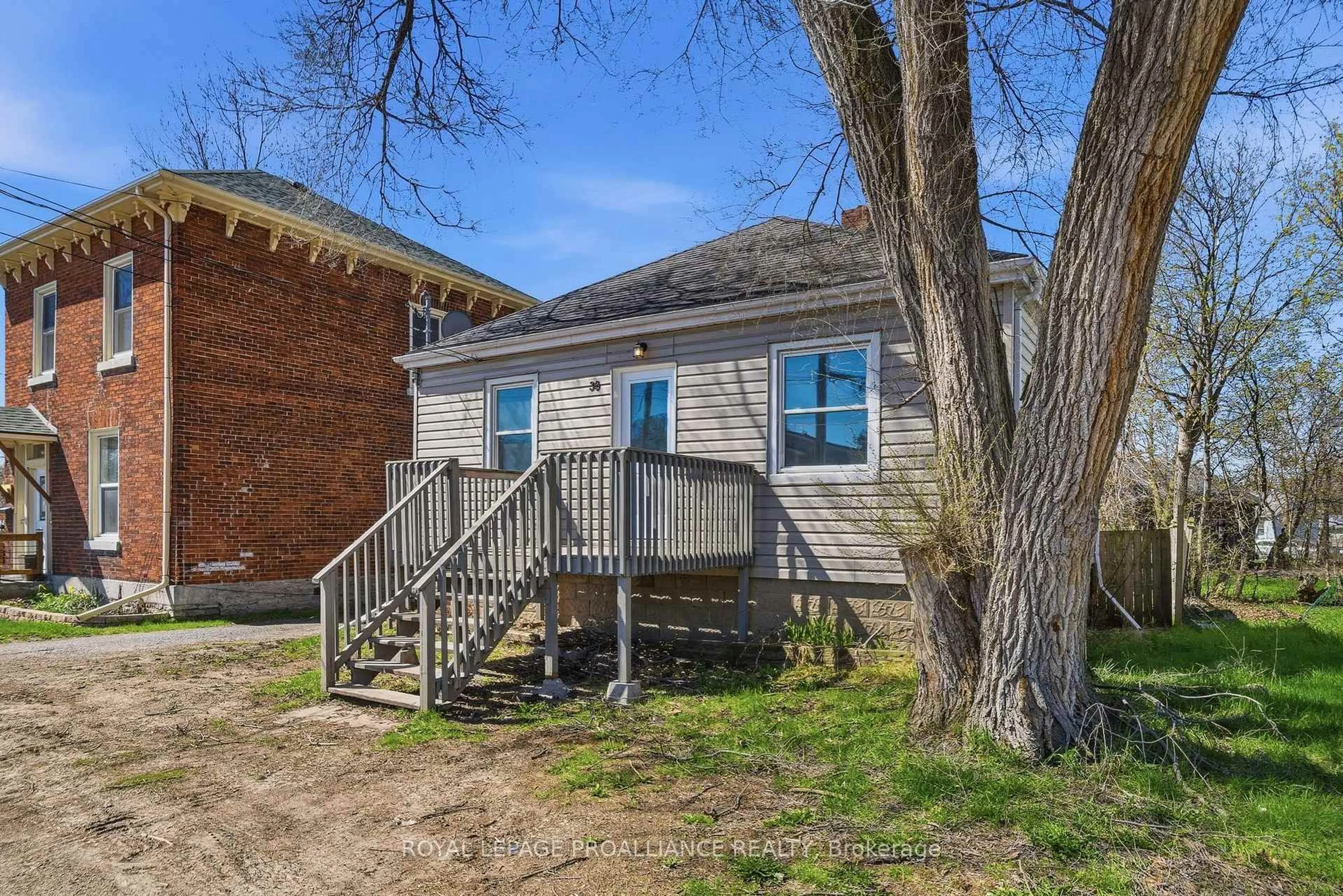Unknown for 38 Oak St, Belleville Ontario K8N 3S8