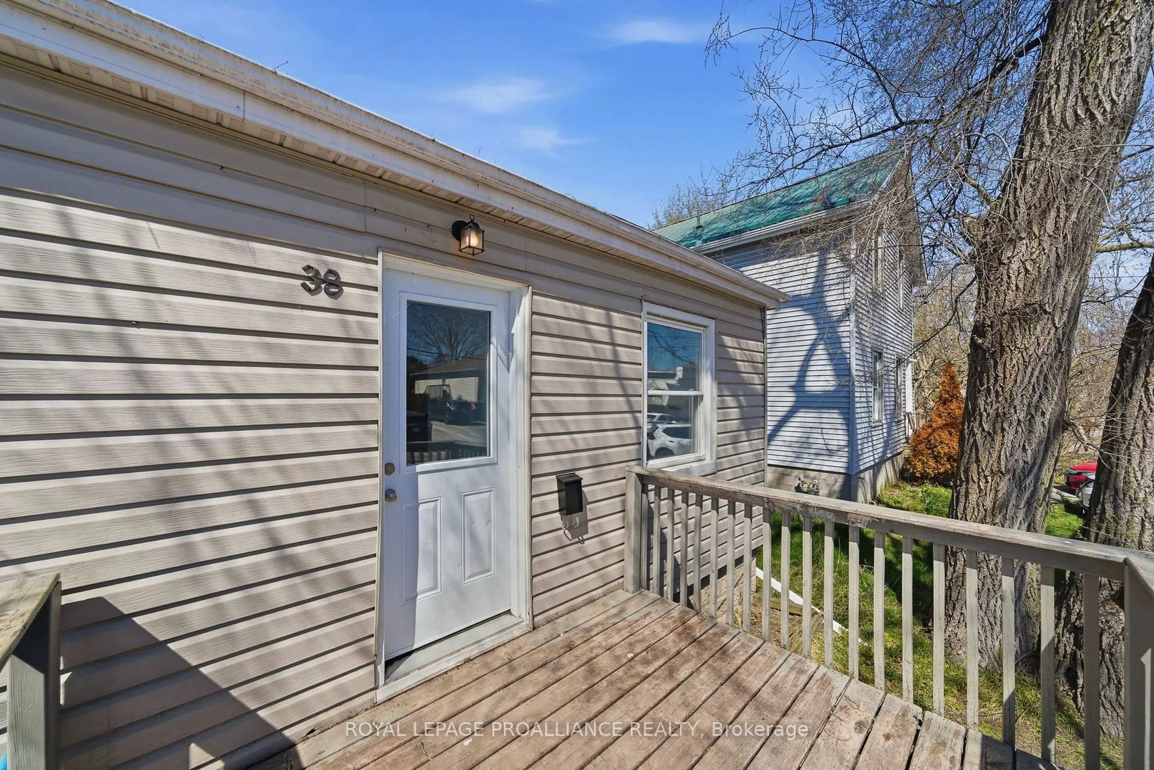 Unknown for 38 Oak St, Belleville Ontario K8N 3S8