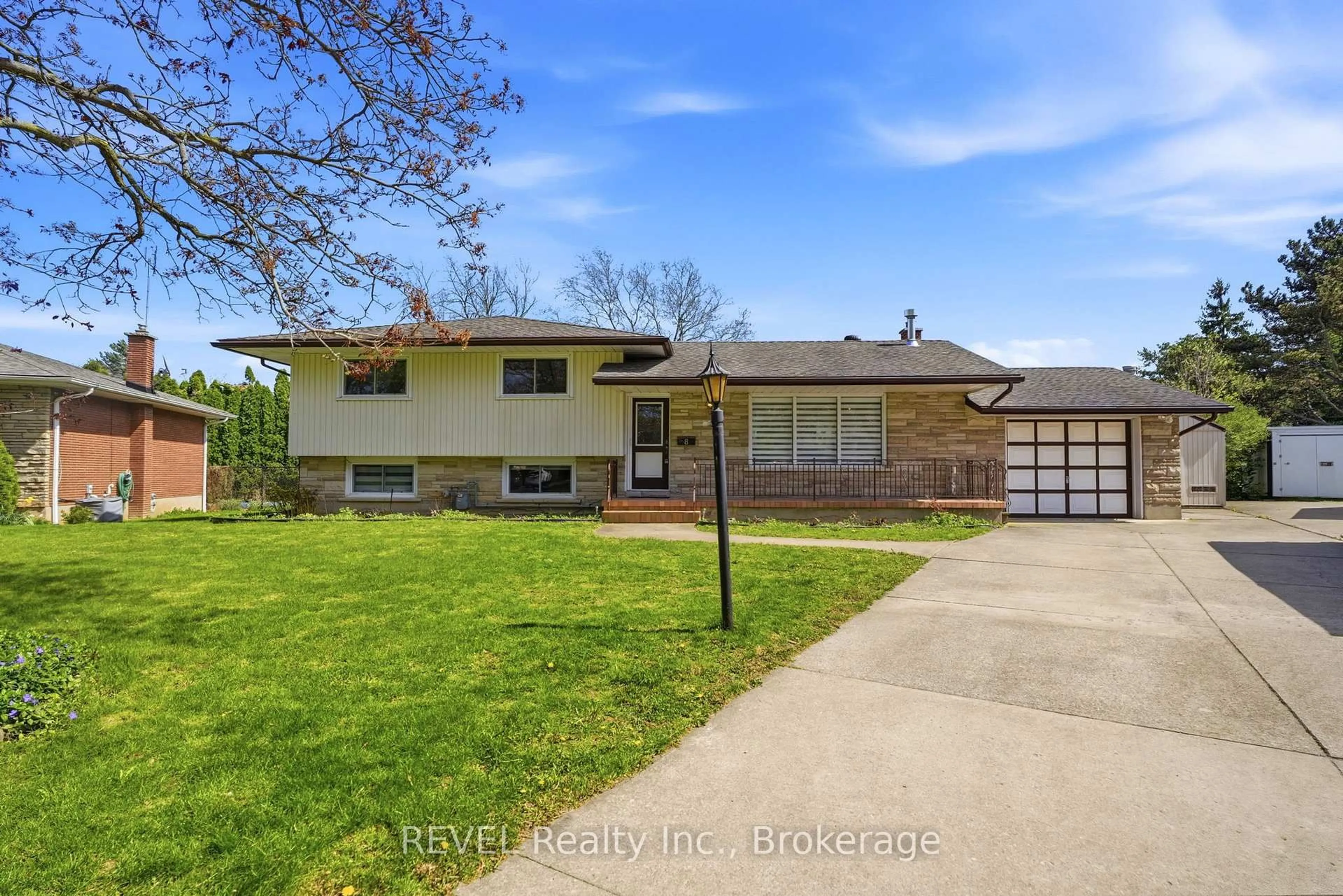 Unknown for 8 Fernwood Terr, St. Catharines Ontario L2T 3W5