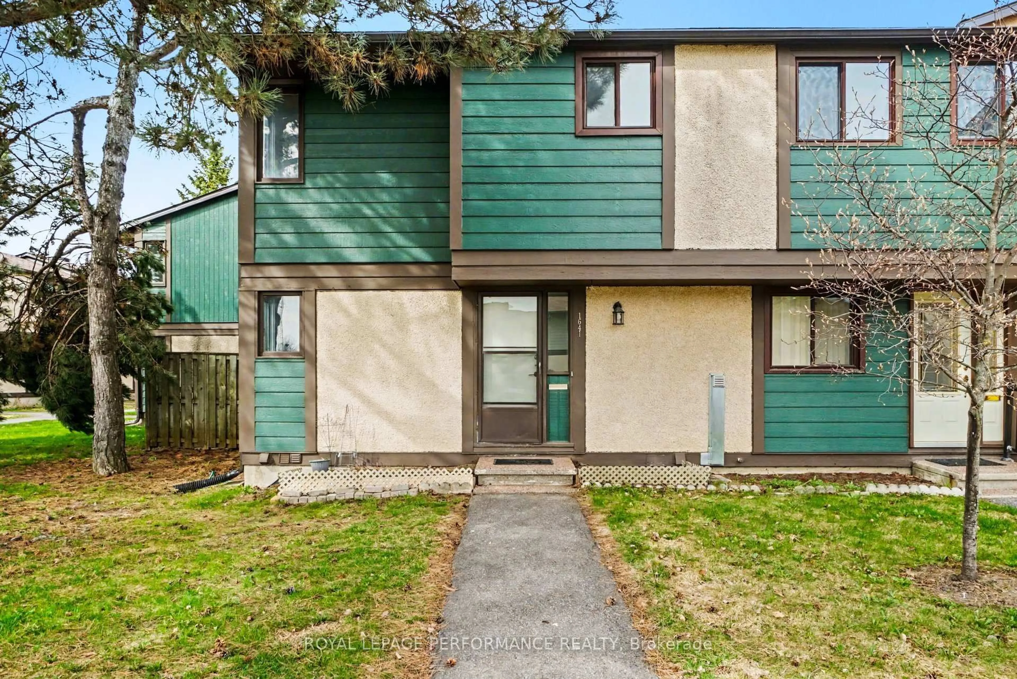 Home with vinyl exterior material, street for 1641 Meadowbrook Rd, Ottawa Ontario K1B 4W6