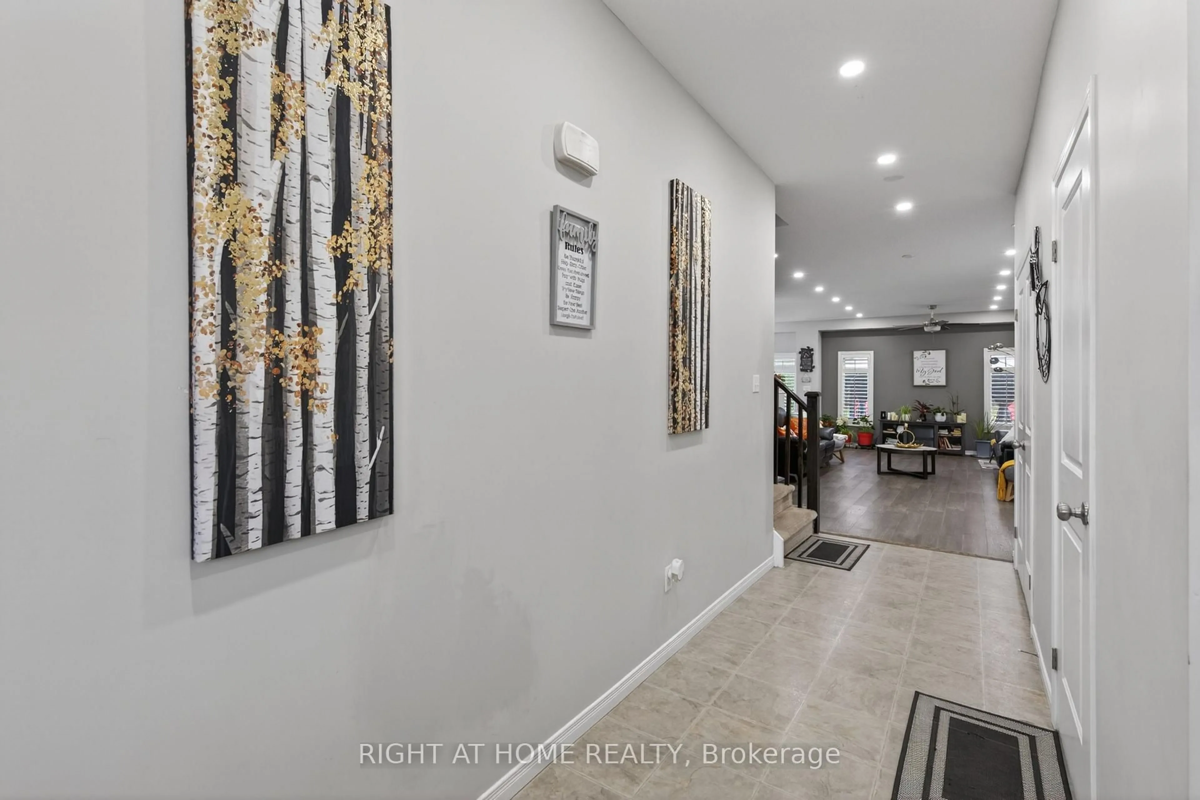 Lobby for 963 Bianca Crt, Kitchener Ontario N2R 0A5