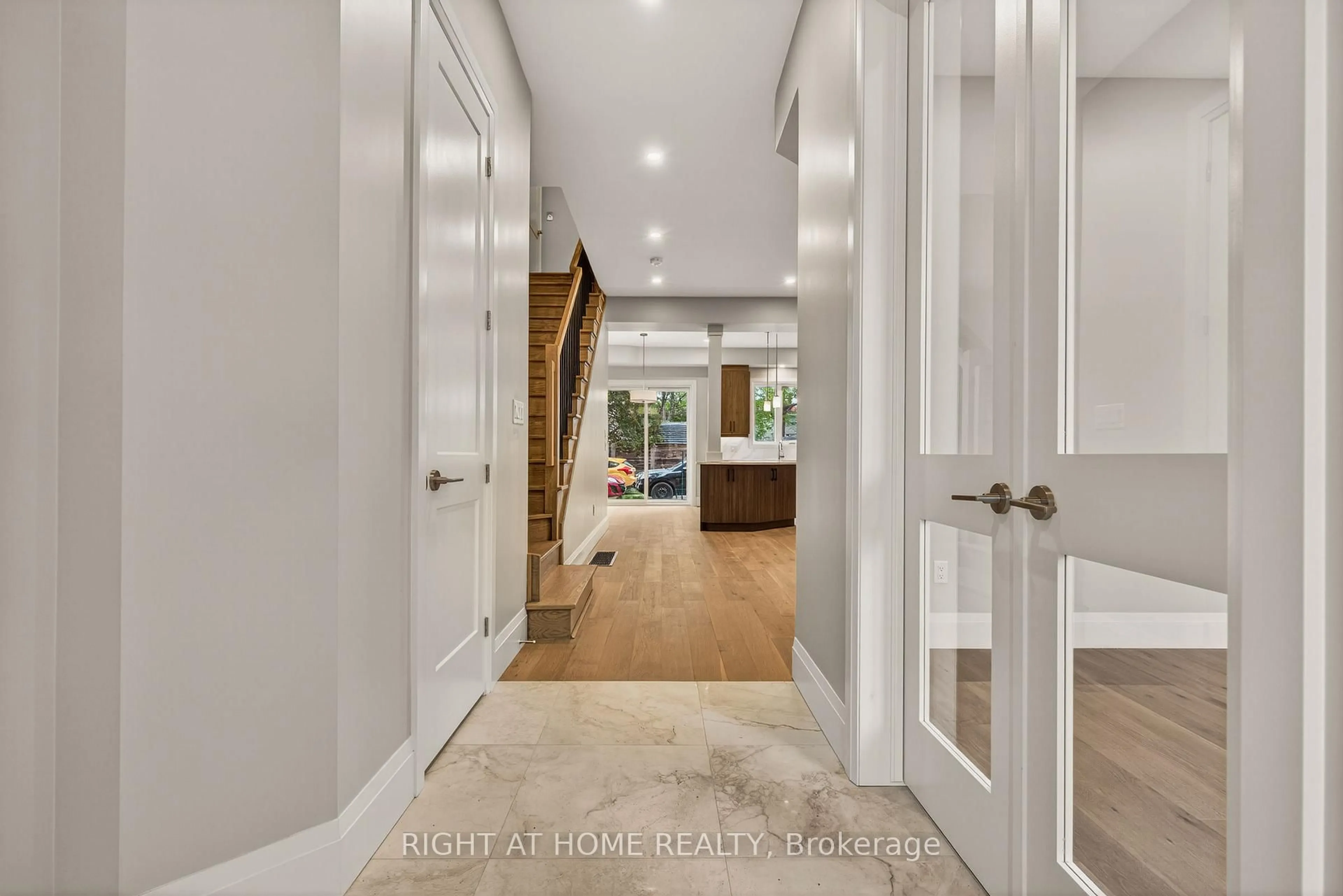 Indoor entryway for 279 Hess St, Hamilton Ontario L8P 3P6
