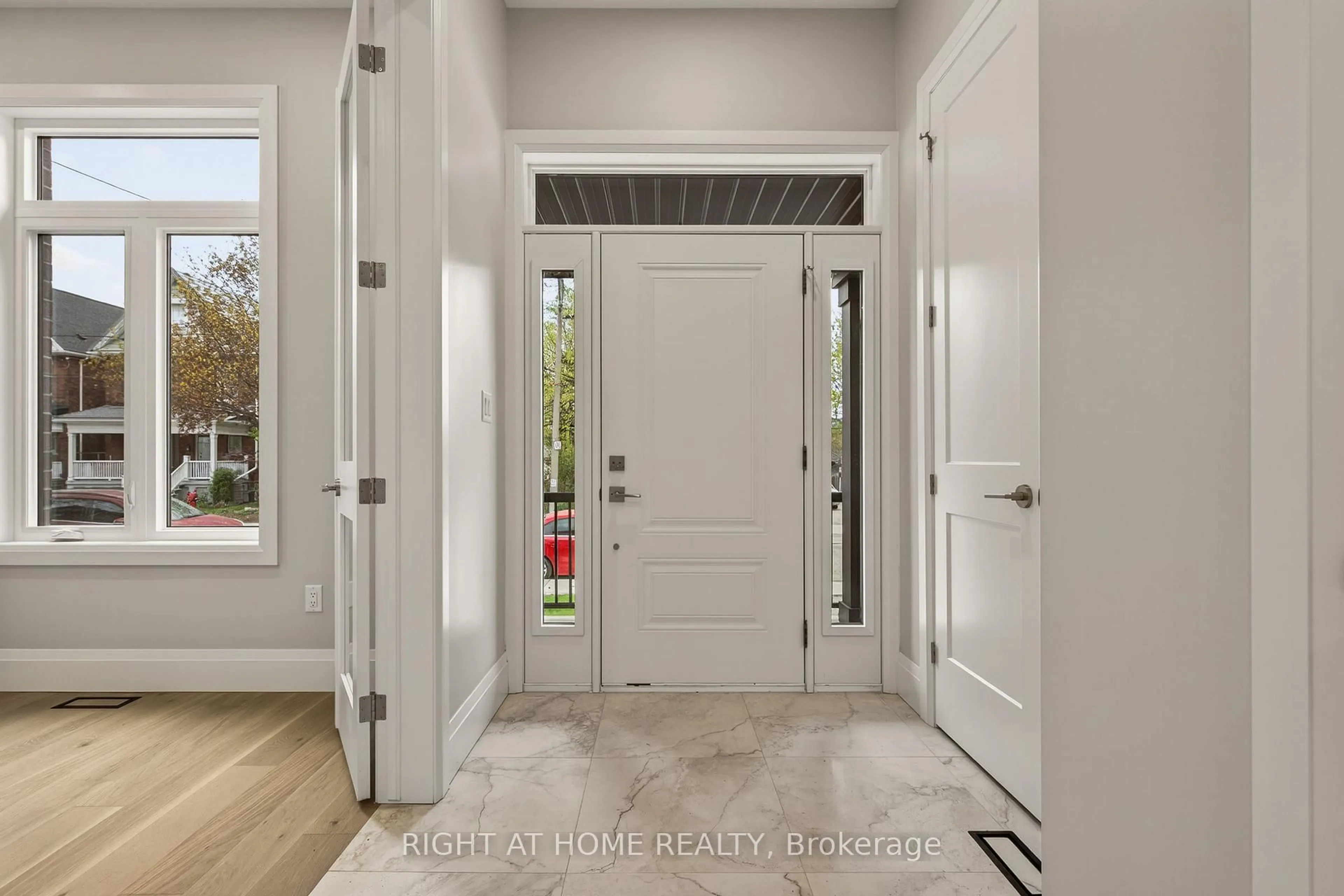 Indoor entryway for 279 Hess St, Hamilton Ontario L8P 3P6