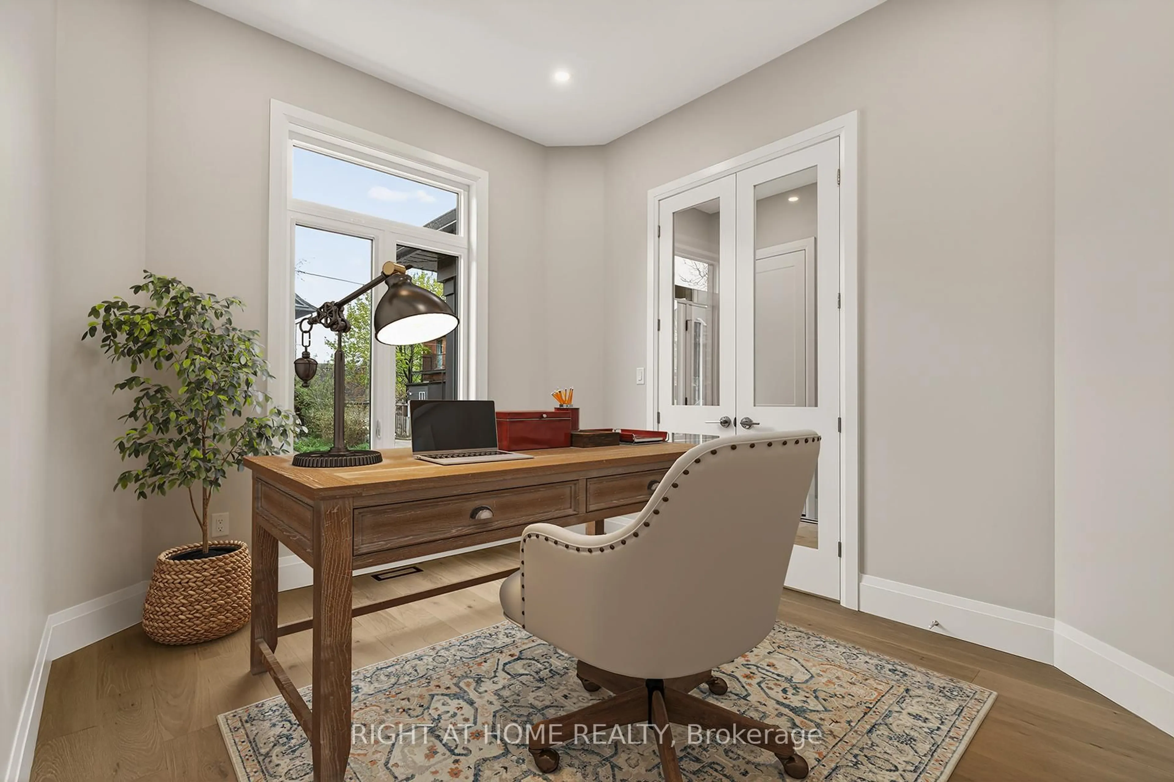 A pic of a room for 279 Hess St, Hamilton Ontario L8P 3P6