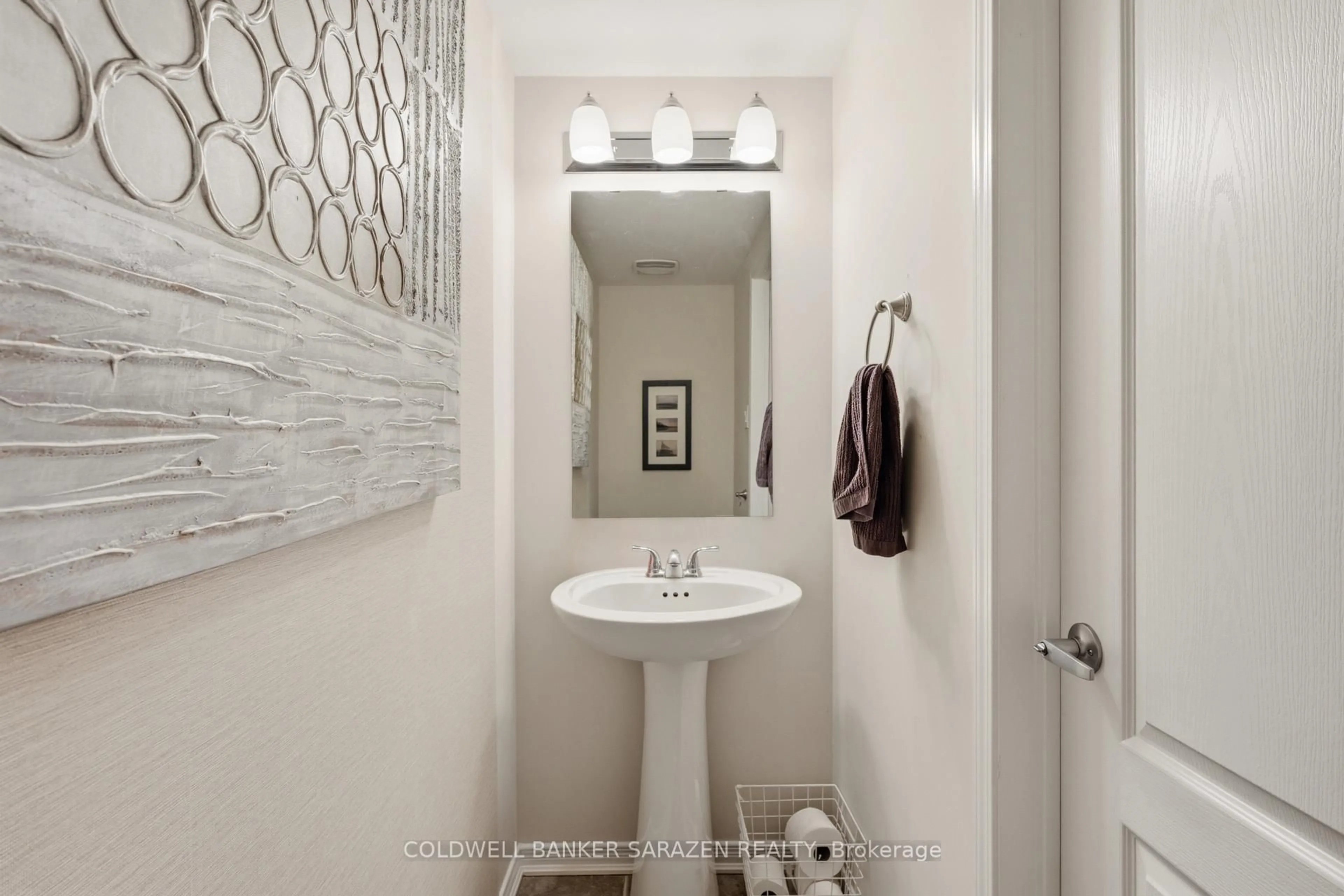 Standard bathroom, ceramic/tile floor for 816 ELEMENT Private, Ottawa Ontario K2M 0M8