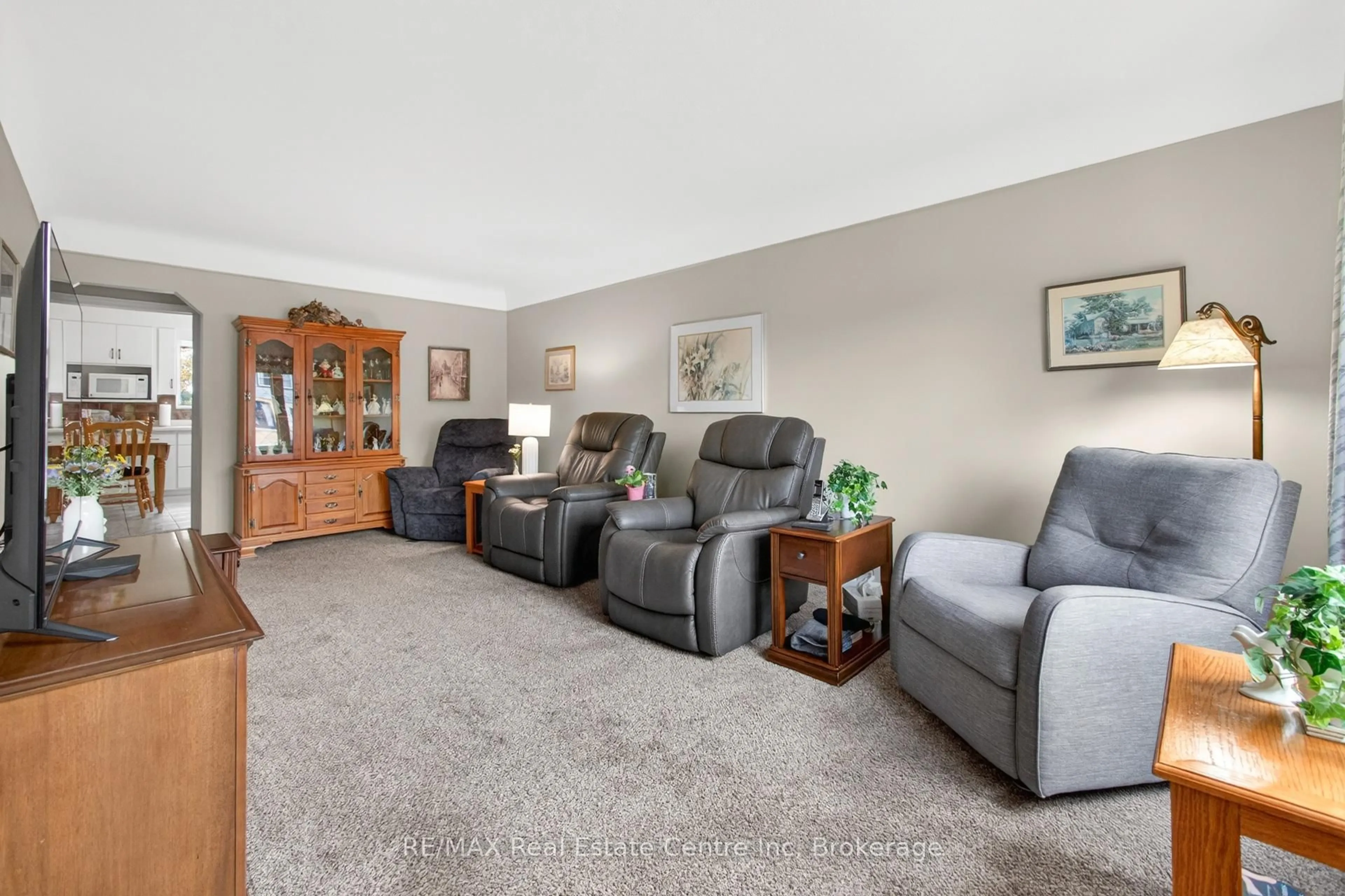 Living room with furniture, unknown for 188 Edwin St, Kitchener Ontario N2H 4P2