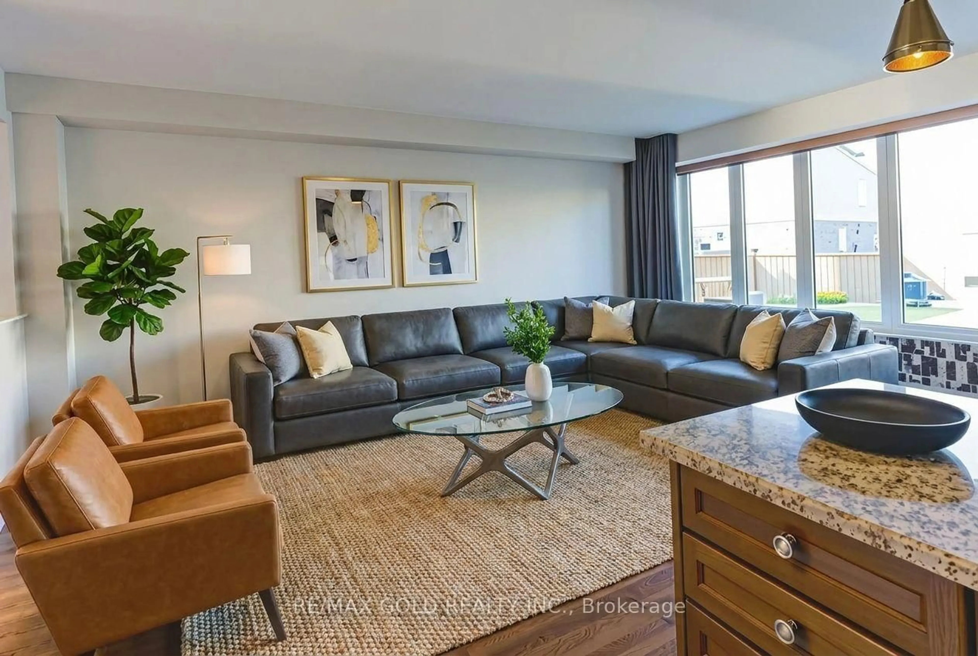 Living room with furniture, unknown for 8005 Odell Cres, Niagara Falls Ontario L2H 3R7