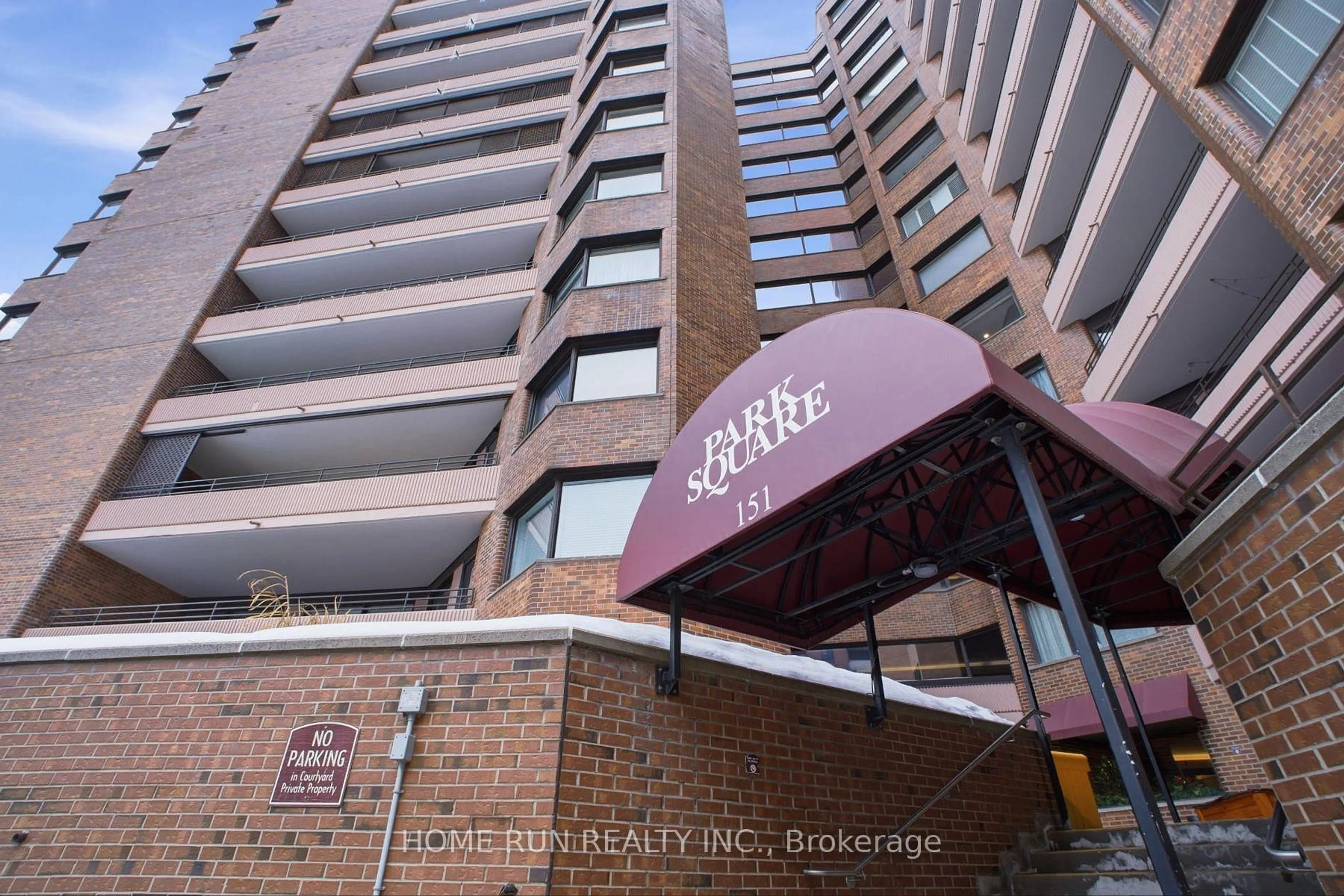 Indoor foyer for 151 Bay St #104, Ottawa Ontario K1R 7T2