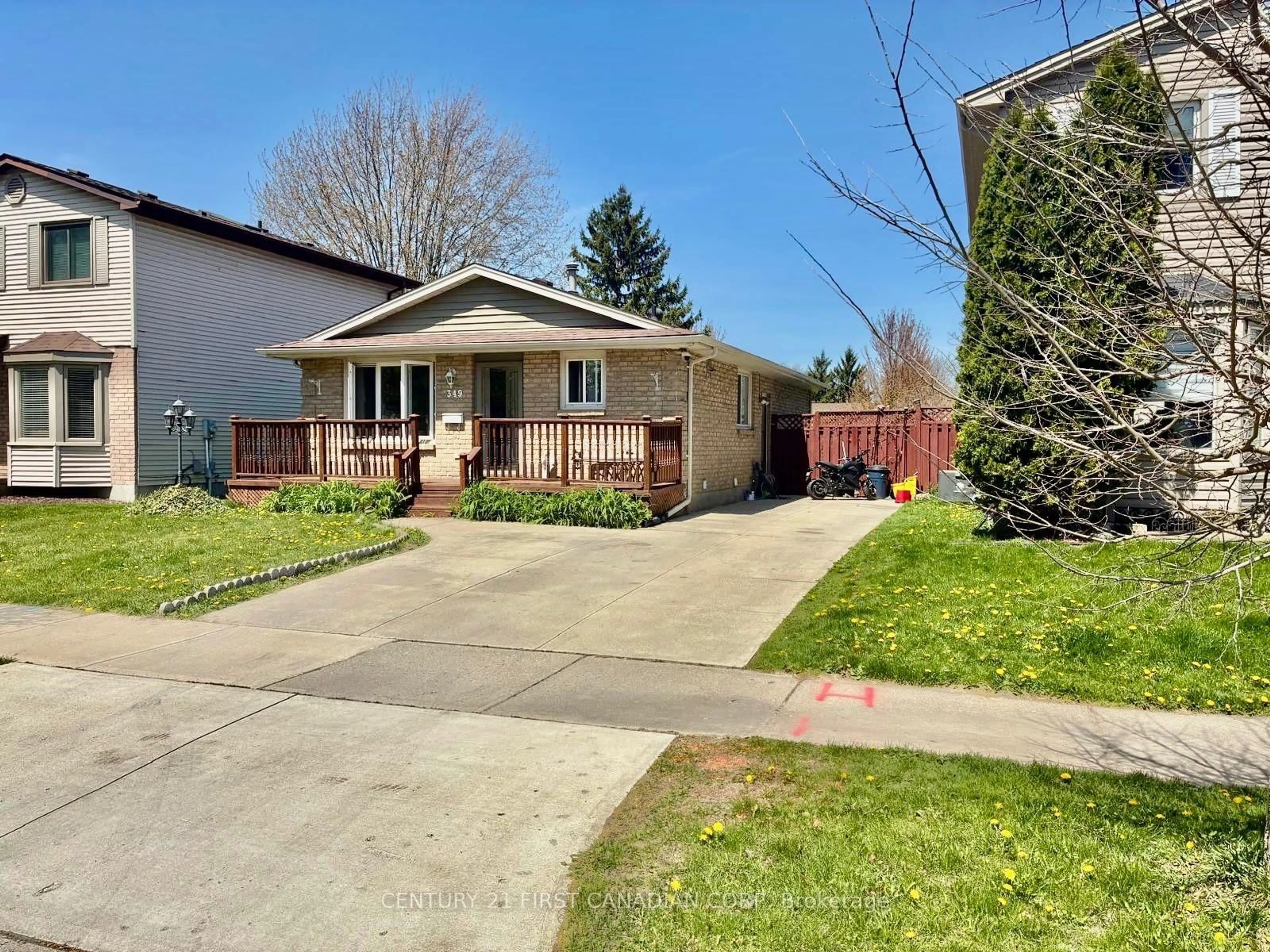 A pic from outside/outdoor area/front of a property/back of a property/a pic from drone, street for 349 Banbury Cres, London South Ontario N5Z 4V1