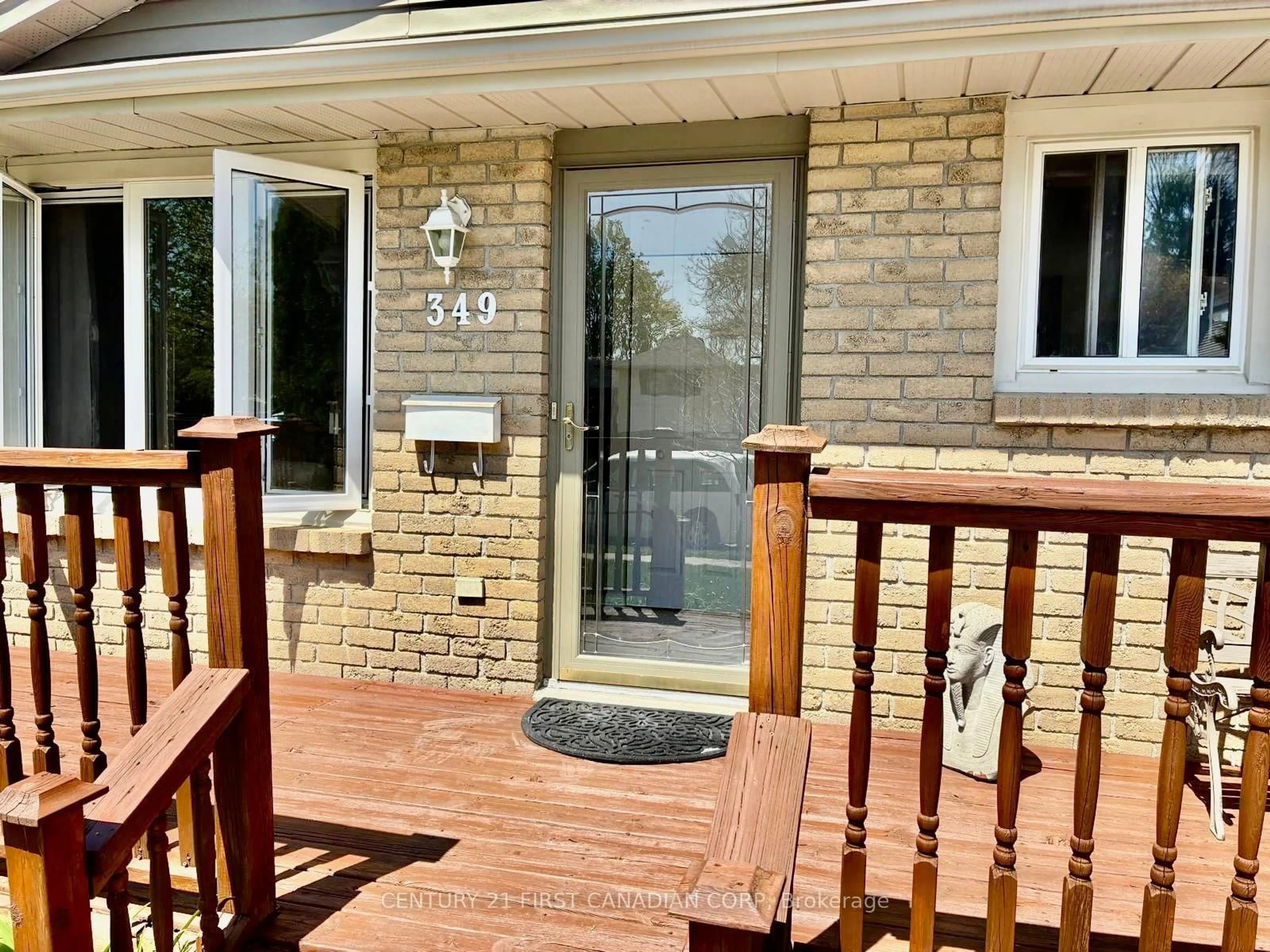 Indoor entryway for 349 Banbury Cres, London South Ontario N5Z 4V1