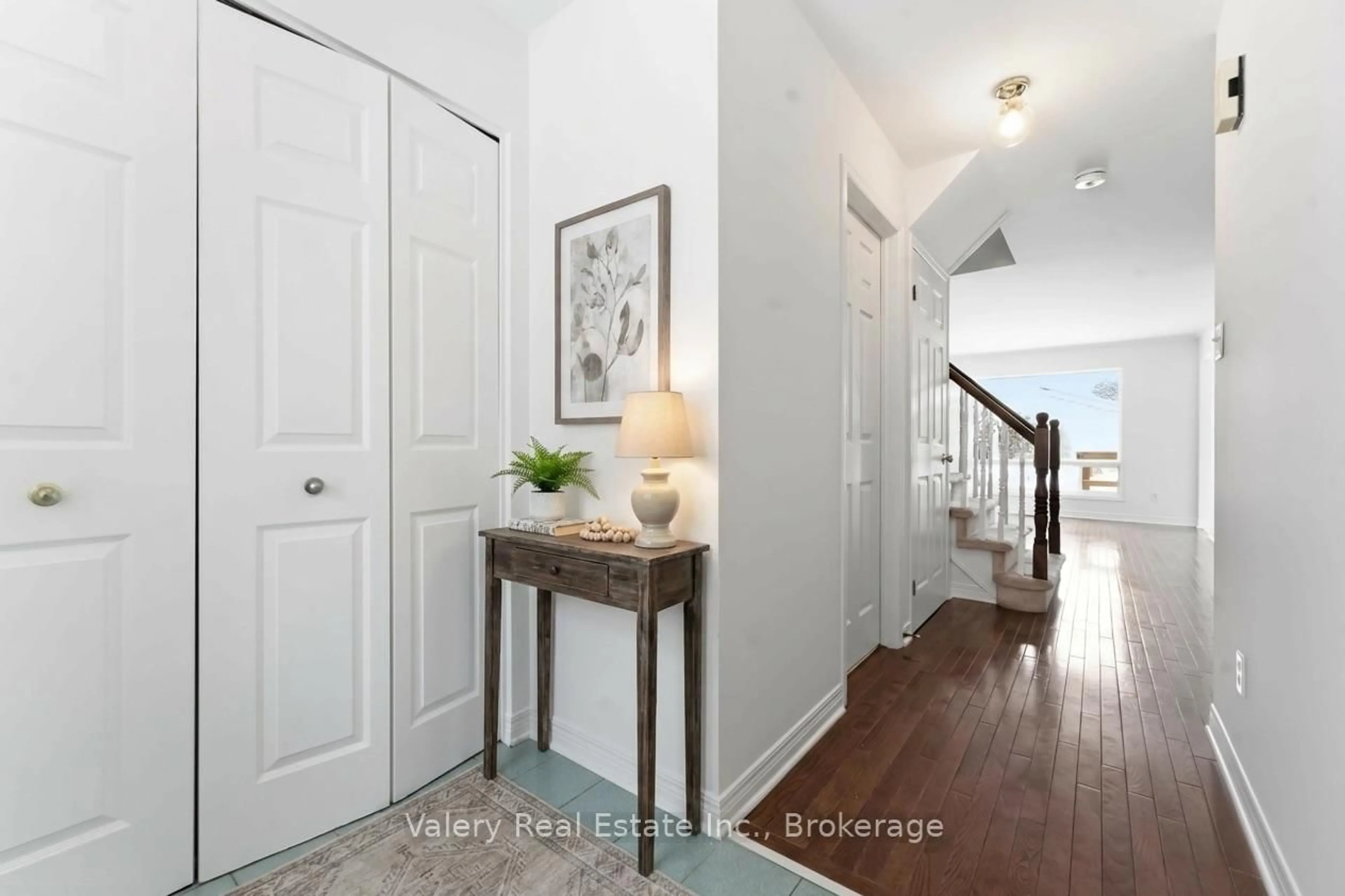 Indoor entryway for 62 Astoria Cres, Ottawa Ontario K2G 6E7