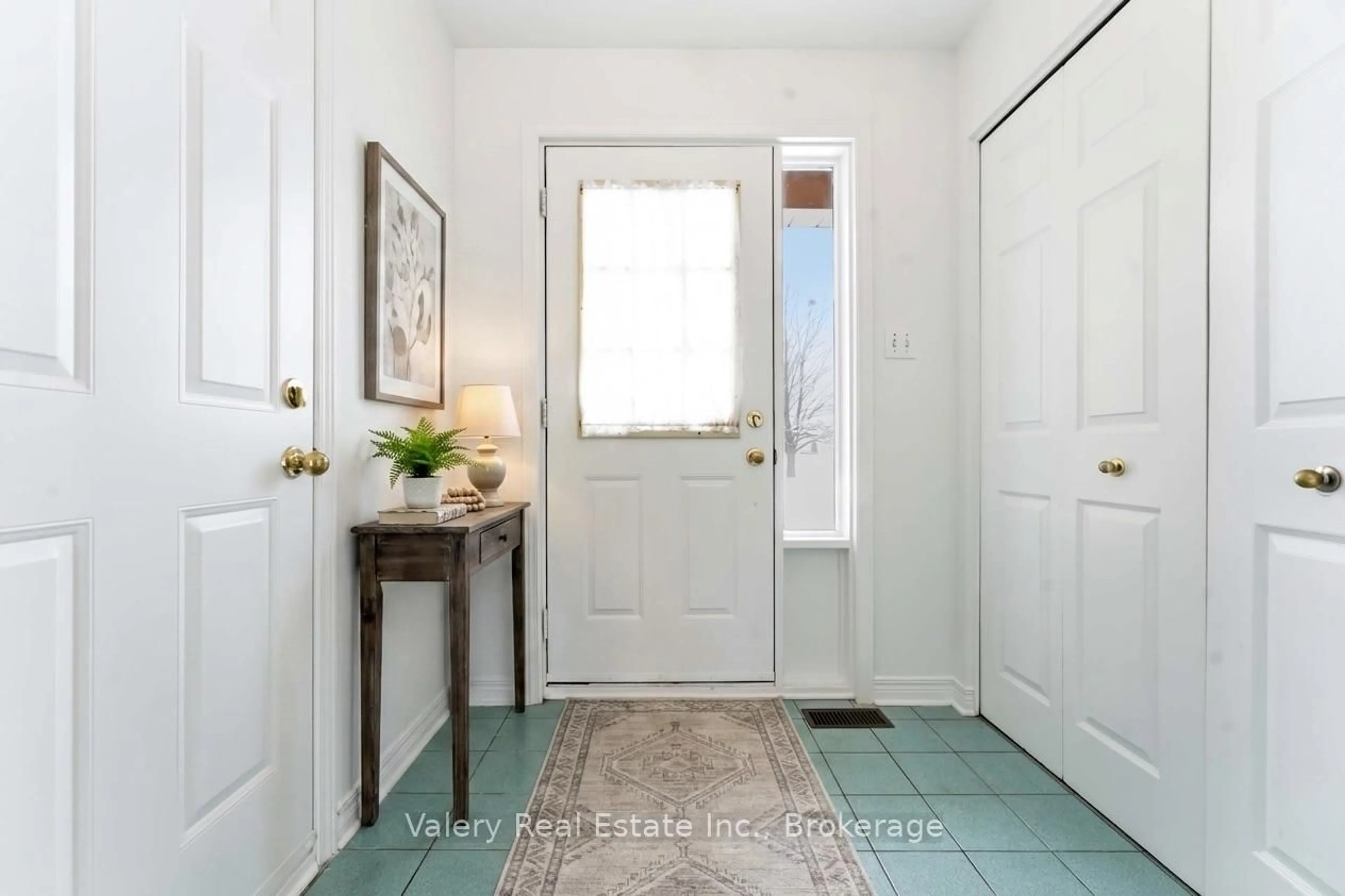 Indoor entryway for 62 Astoria Cres, Ottawa Ontario K2G 6E7