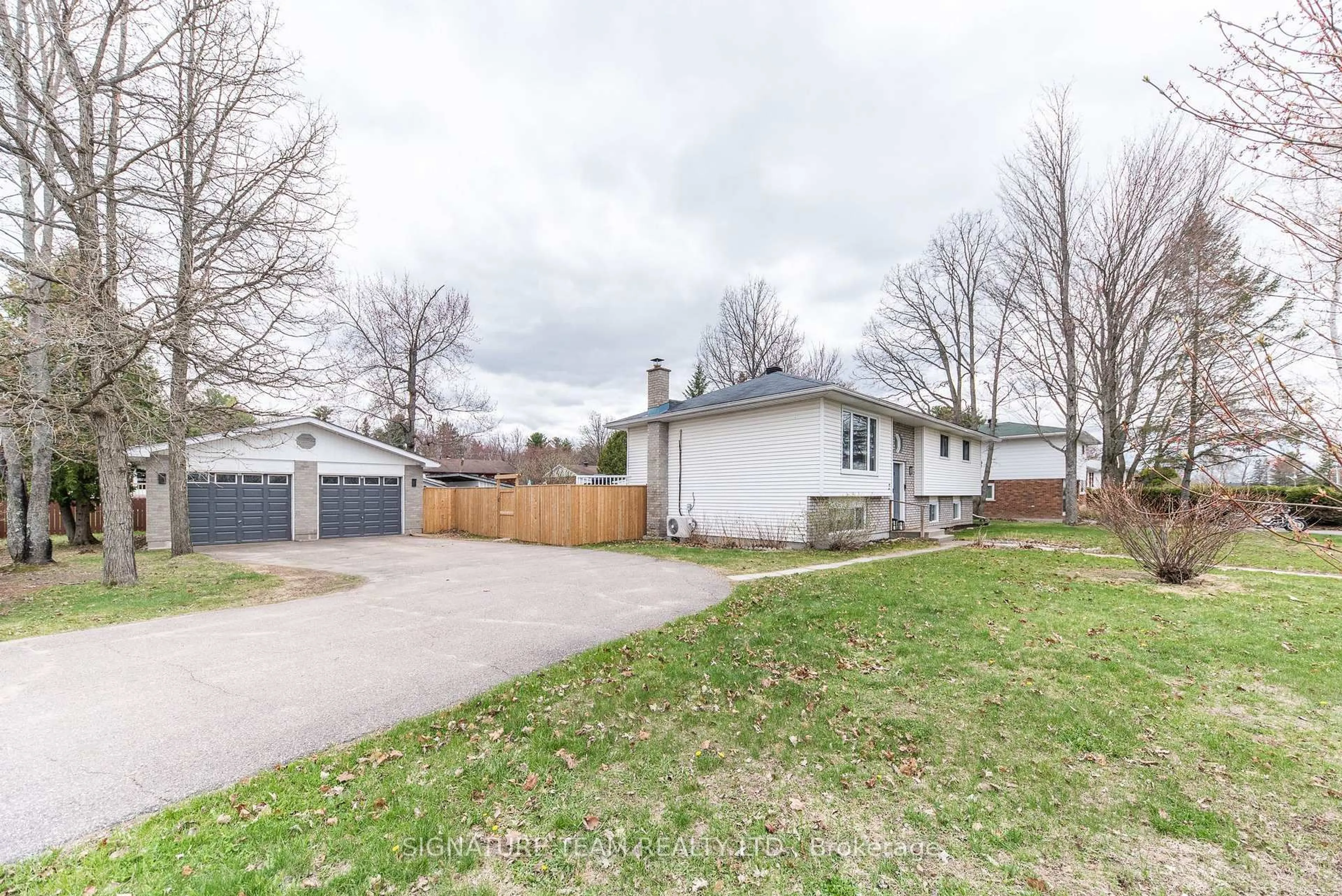 A pic from outside/outdoor area/front of a property/back of a property/a pic from drone, street for 2 Lisa Cres, Petawawa Ontario K8H 2Z9