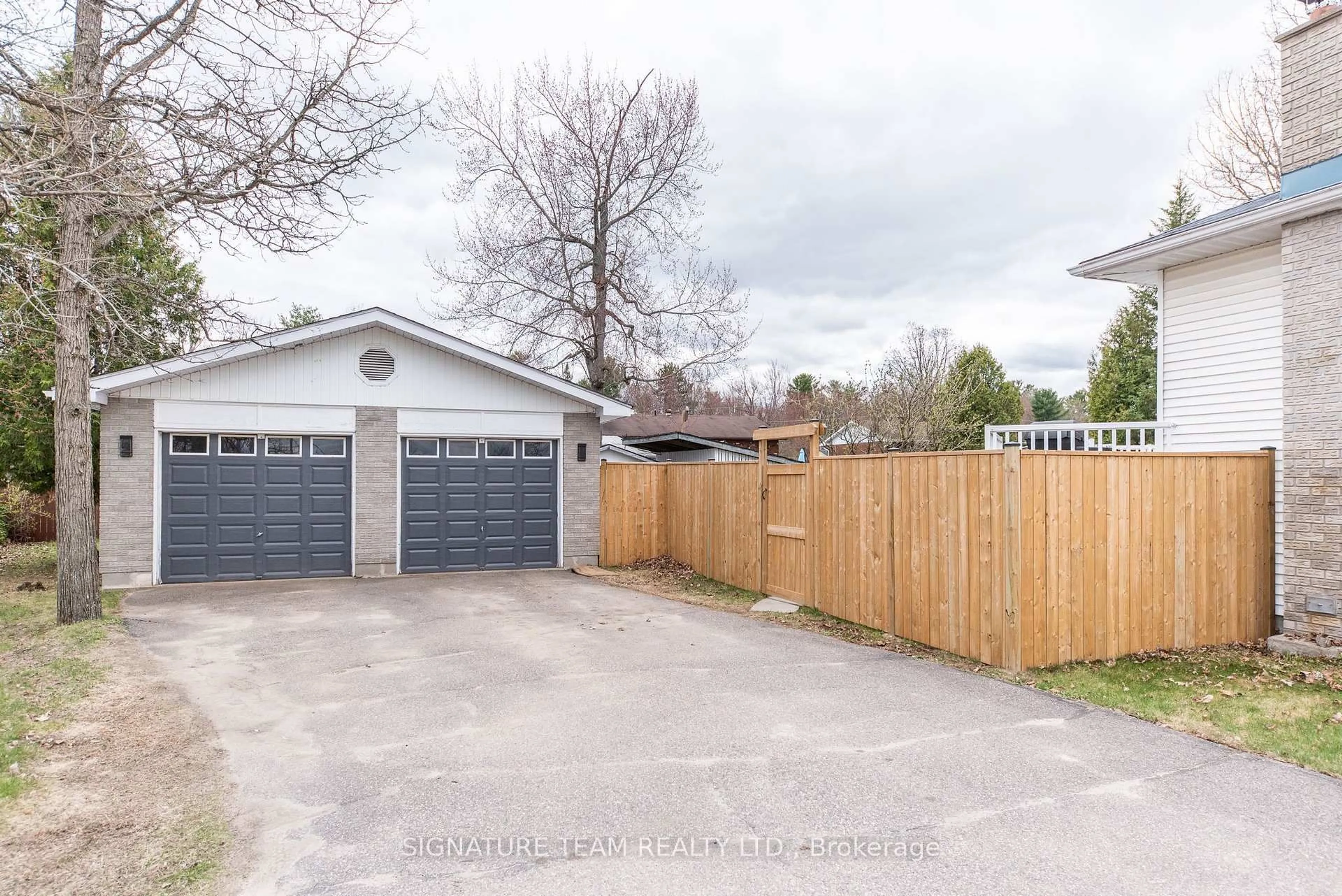 A pic from outside/outdoor area/front of a property/back of a property/a pic from drone, street for 2 Lisa Cres, Petawawa Ontario K8H 2Z9