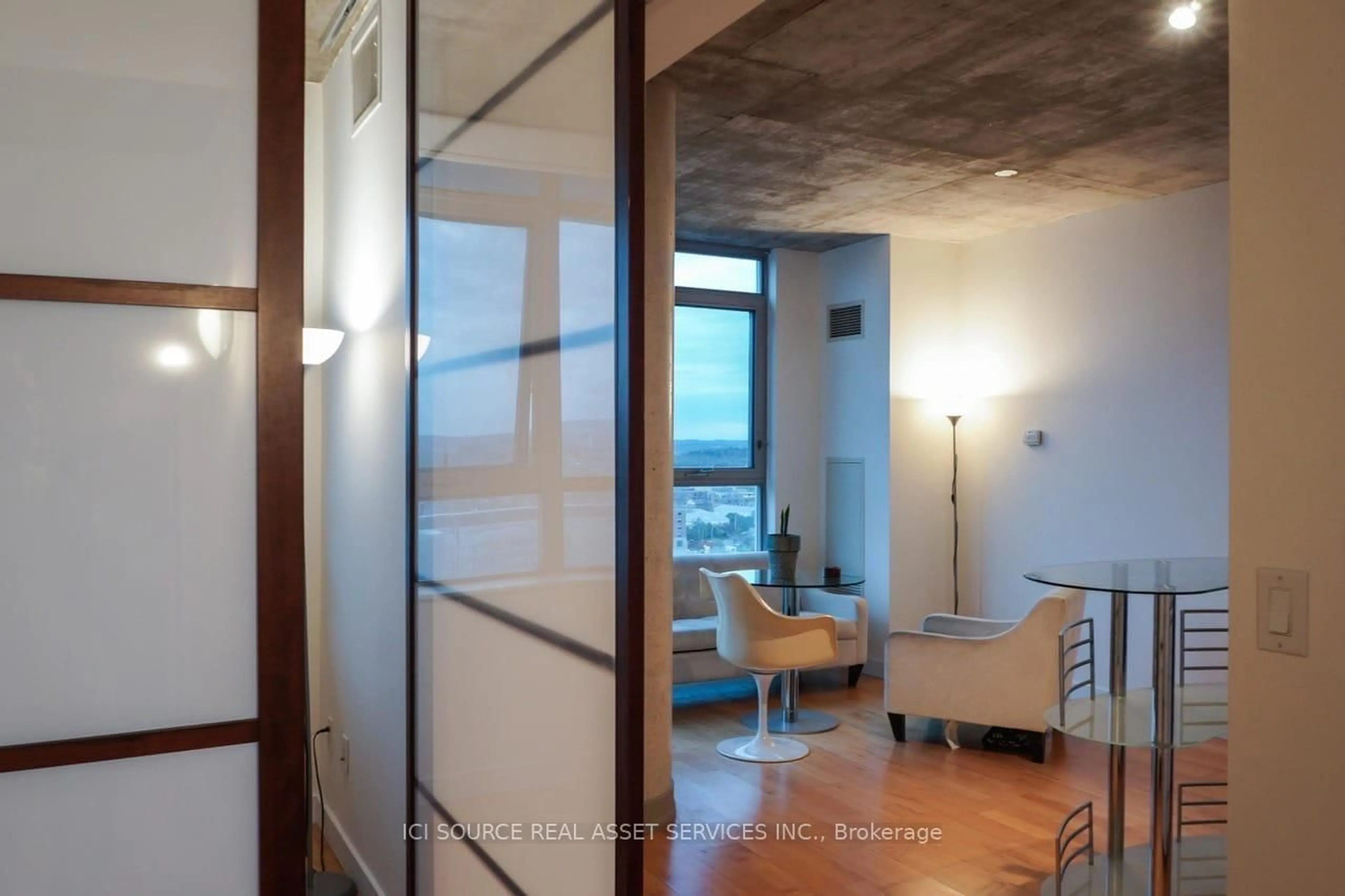 Indoor foyer for 179 George St #1410, Ottawa Ontario K1N 1J8
