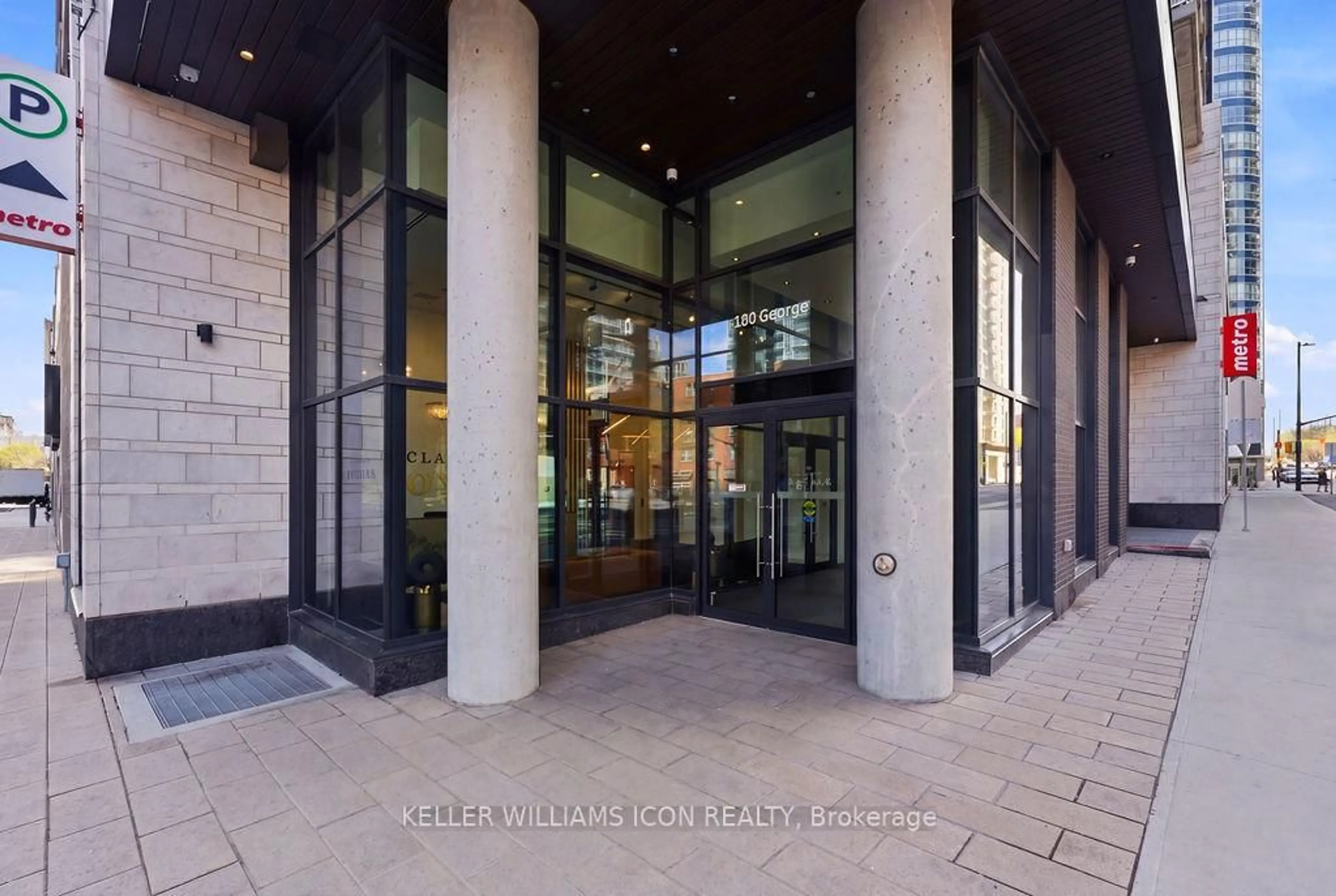 Indoor foyer for 180 George St #1002, Ottawa Ontario K1N 0G8