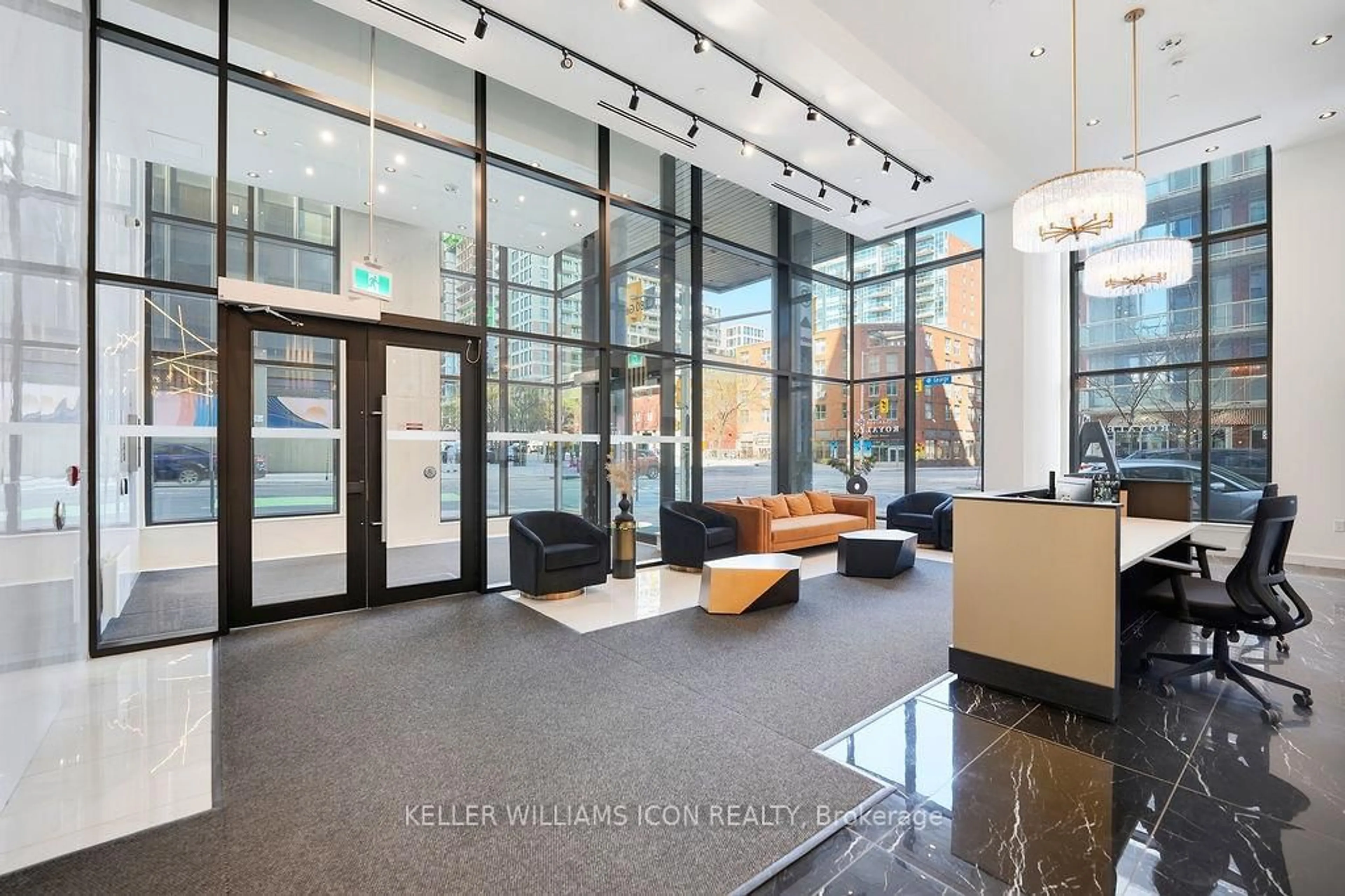 Indoor foyer for 180 George St #1002, Ottawa Ontario K1N 0G8