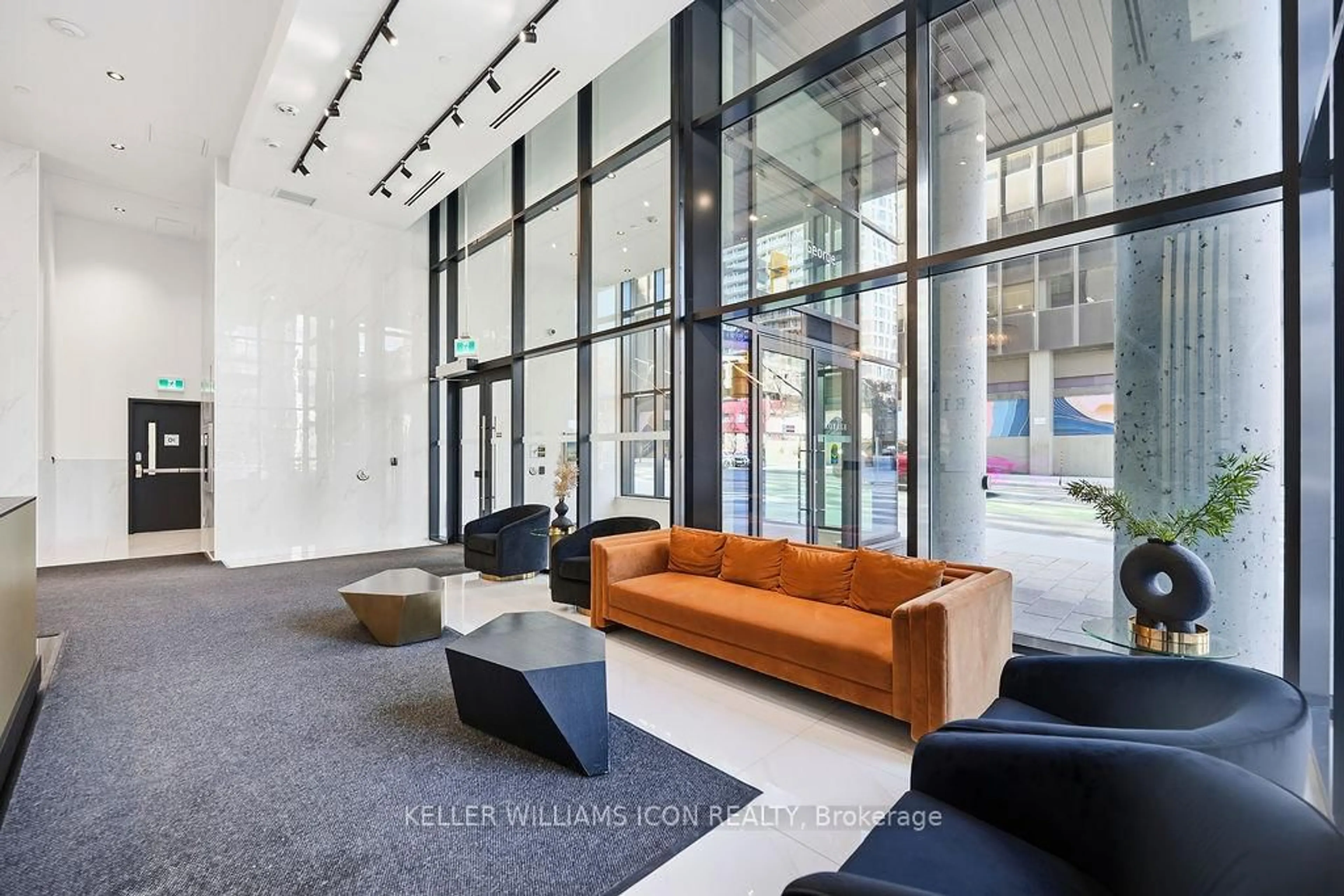 Indoor foyer for 180 George St #1002, Ottawa Ontario K1N 0G8
