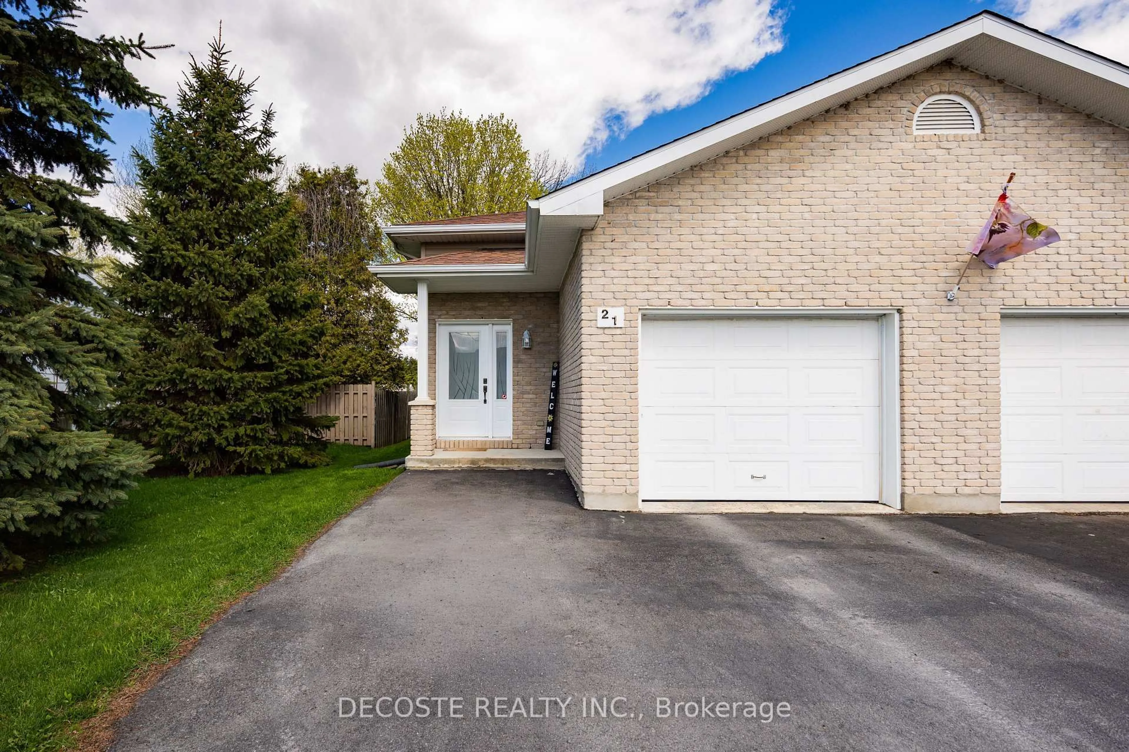 A pic from outside/outdoor area/front of a property/back of a property/a pic from drone, street for 21 South Beech St, South Glengarry Ontario K0C 1N0
