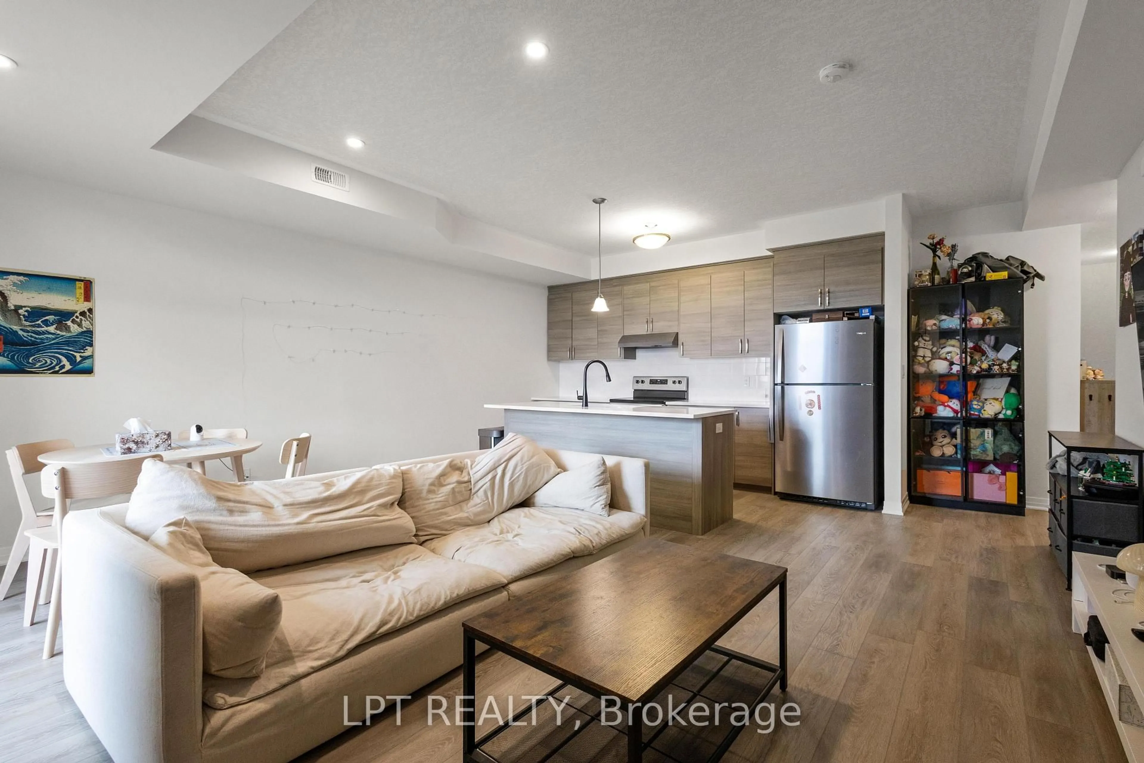 Open concept kitchen, wood/laminate floor for 142 Foamflower Pl #60, Waterloo Ontario N2V 0G9