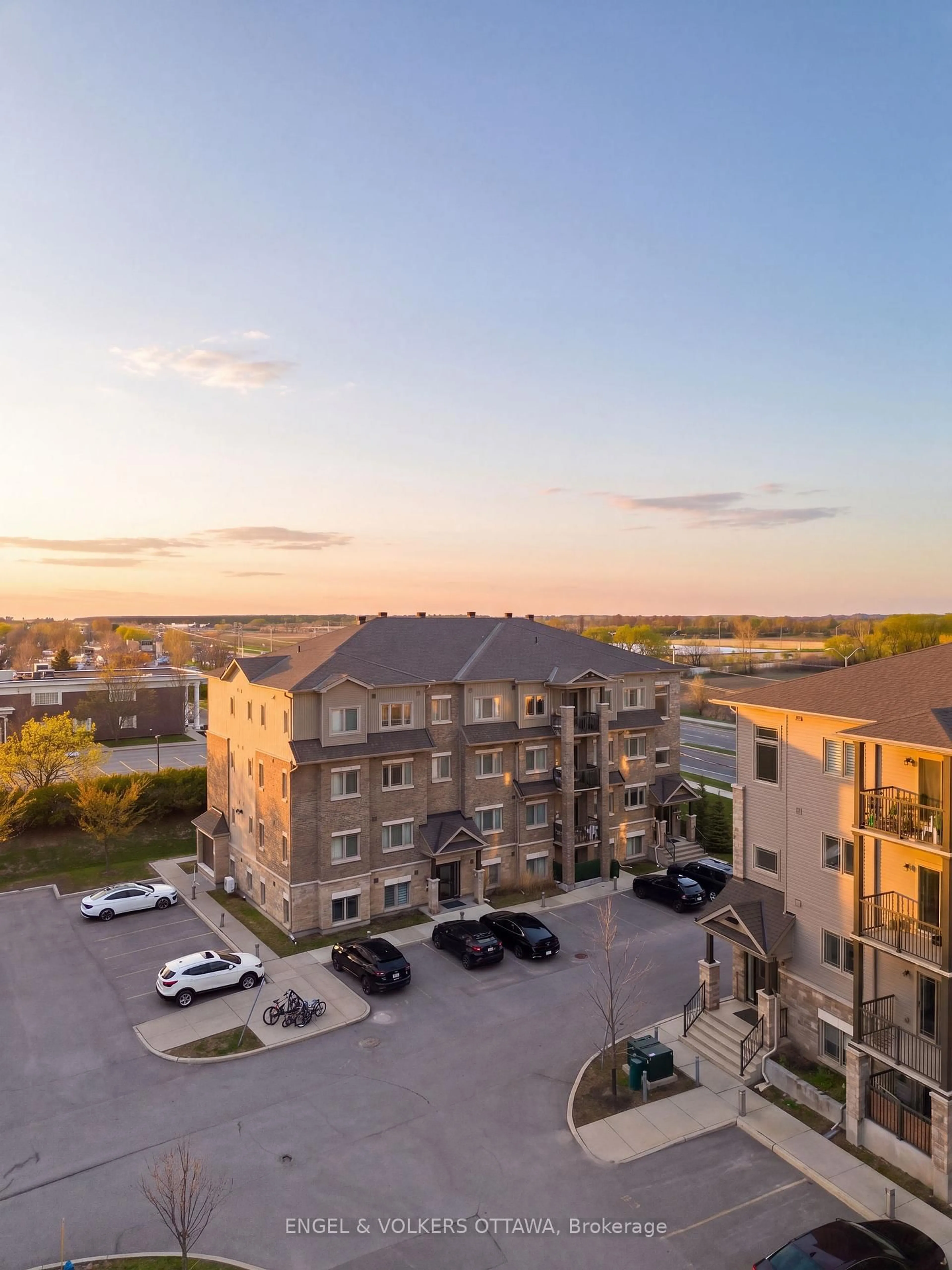 A pic from outside/outdoor area/front of a property/back of a property/a pic from drone, city buildings view from balcony for 365 Tribeca Private #10, Ottawa Ontario K2J 6B4