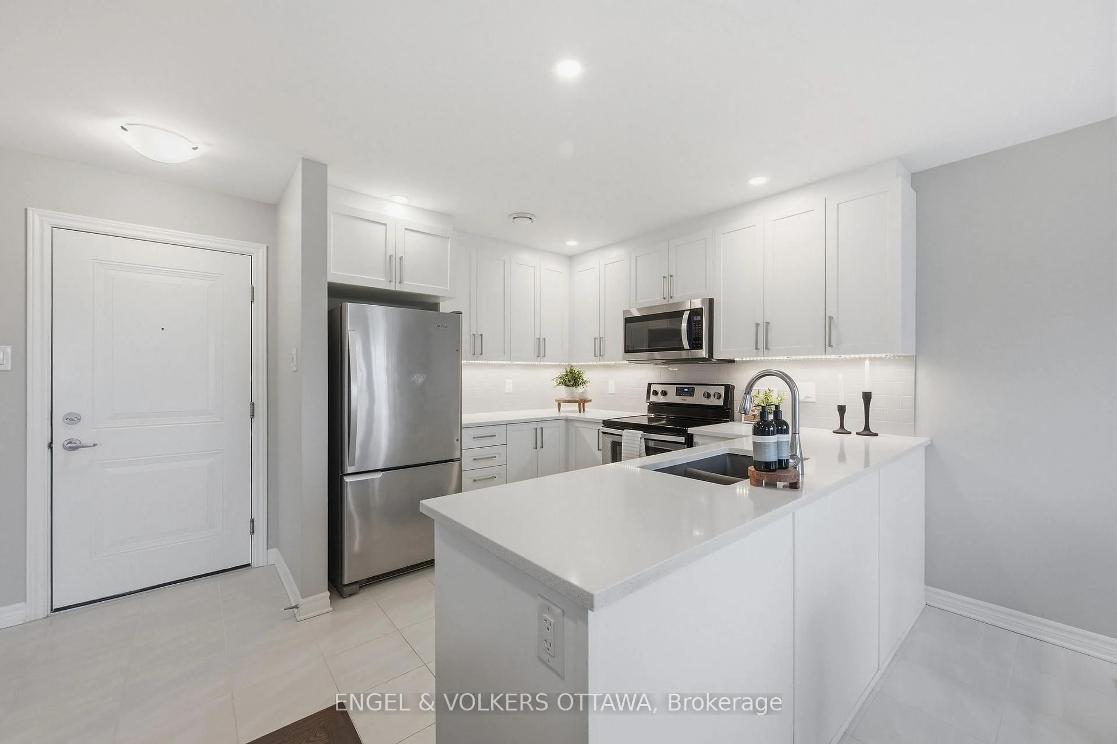 Open concept kitchen, ceramic/tile floor for 365 Tribeca Private #10, Ottawa Ontario K2J 6B4