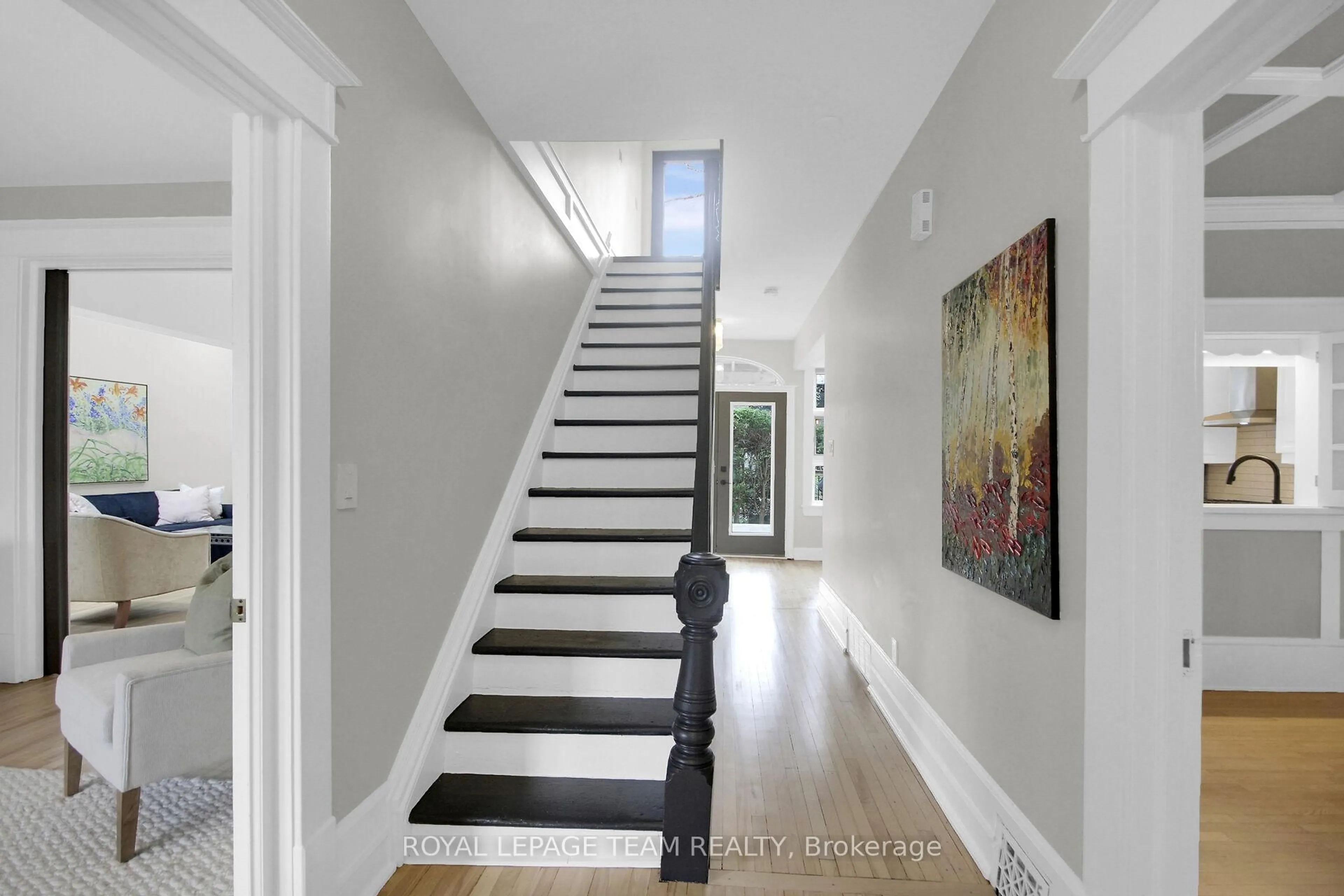 Stairs for 286 Zephyr Ave, Ottawa Ontario K2B 5Z8