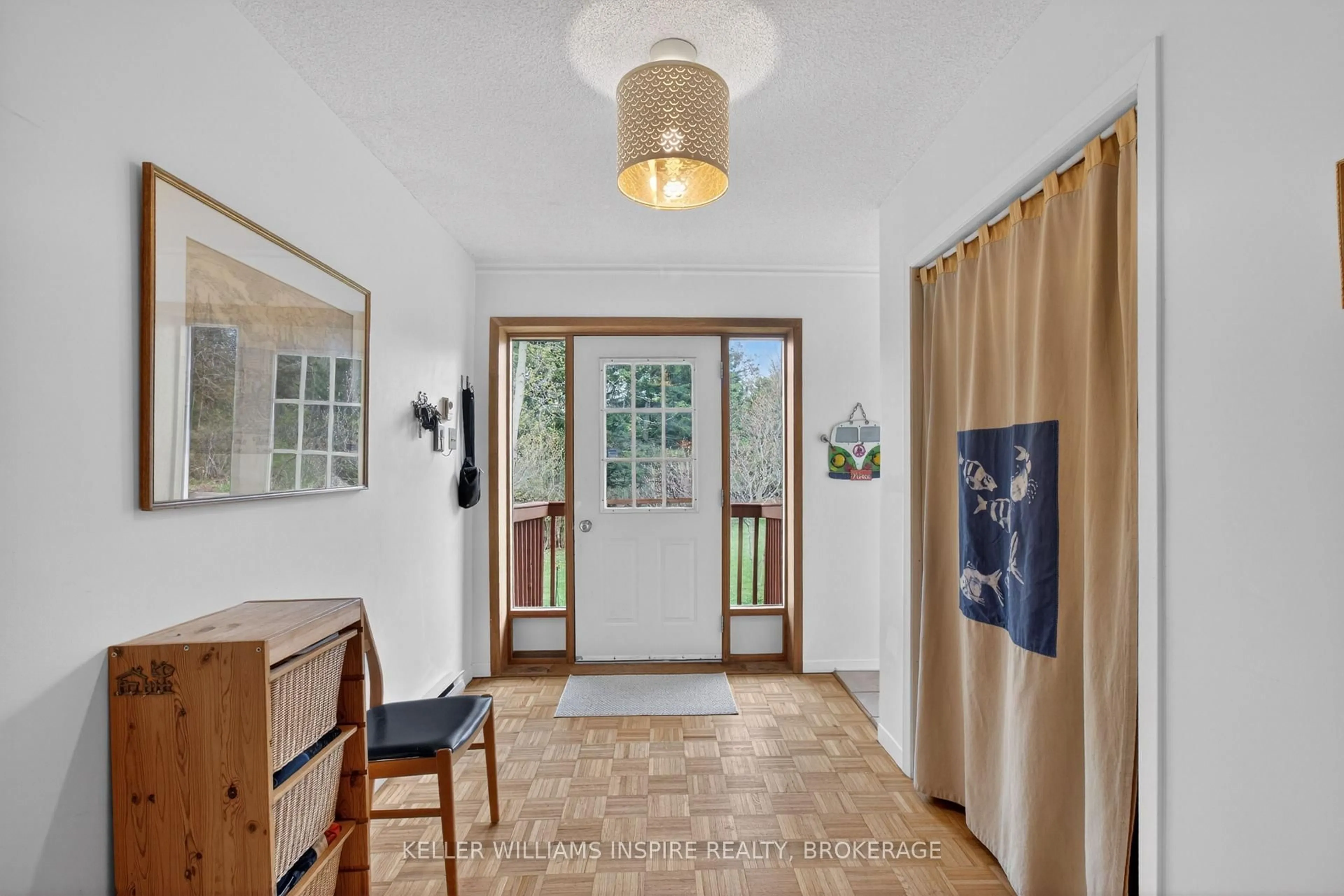 Indoor entryway for 26 Howe Island Ferry Rd, Kingston Ontario K7L 4V1