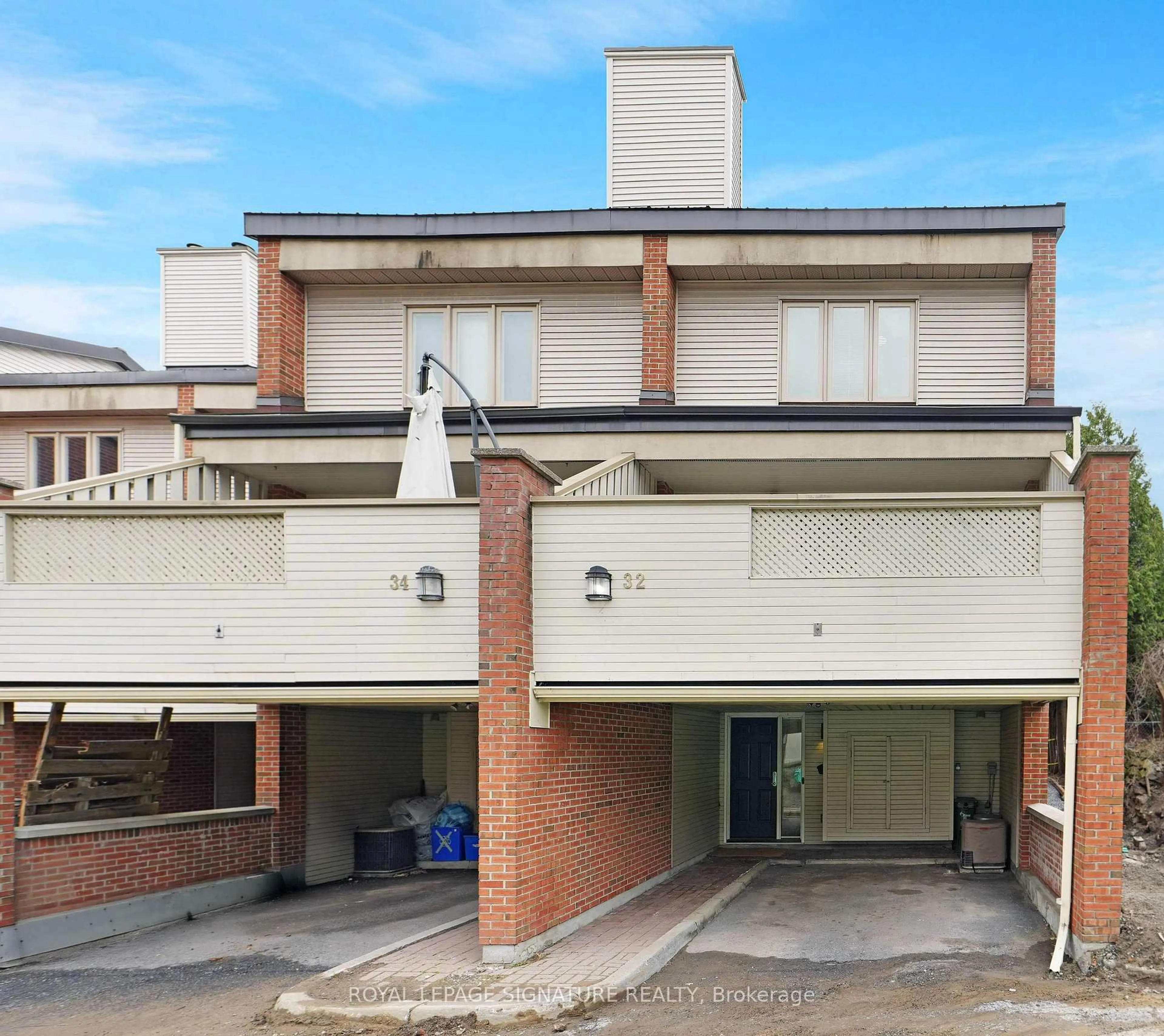 Home with brick exterior material, building for 110 Havelock St #32, Ottawa Ontario K1S 5L3
