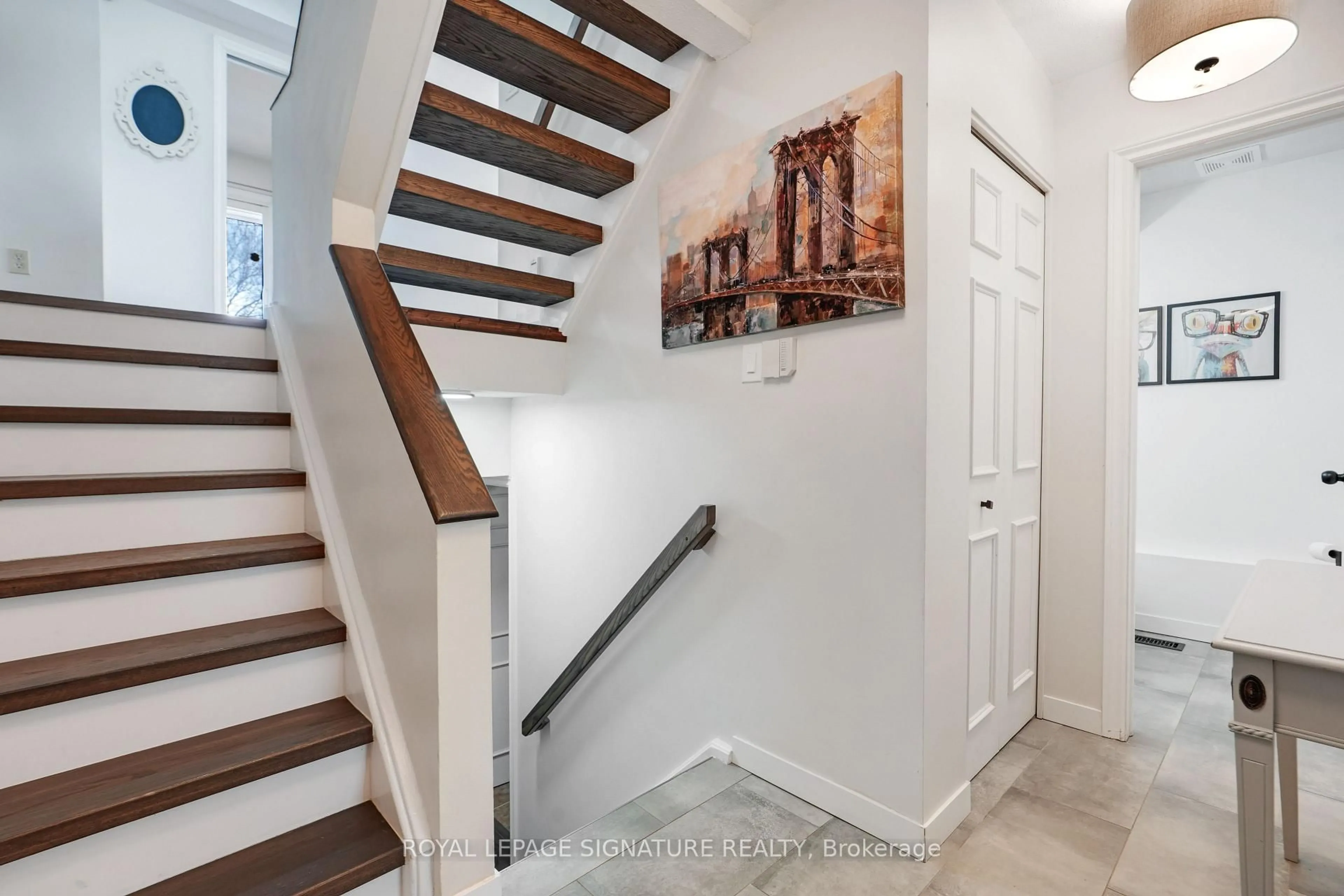 Stairs for 110 Havelock St #32, Ottawa Ontario K1S 5L3