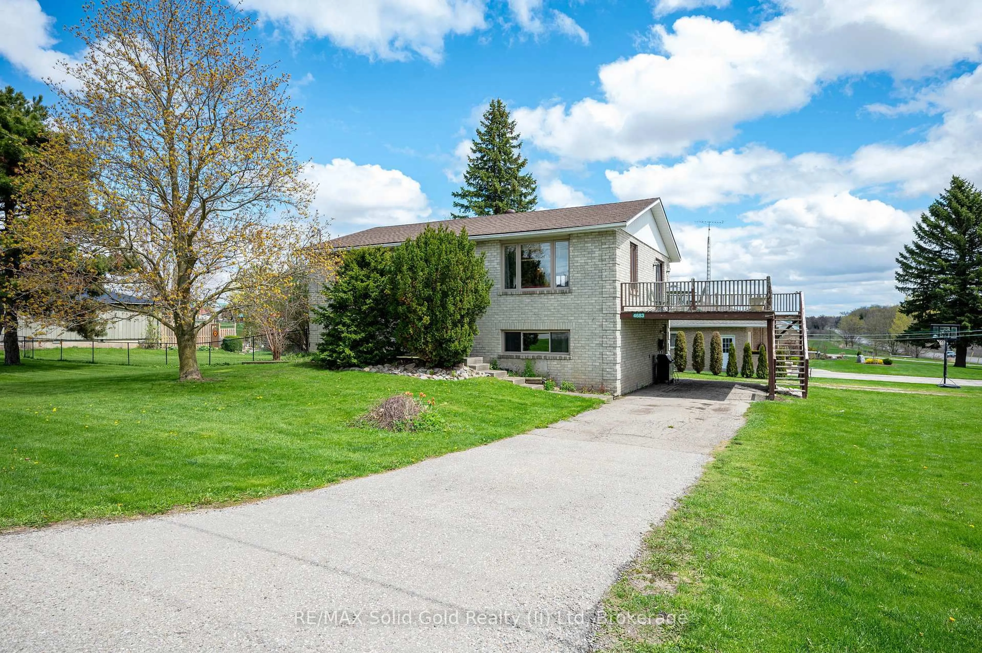 A pic from outside/outdoor area/front of a property/back of a property/a pic from drone, water/lake/river/ocean view for 4683 Road 107, Perth East Ontario N5A 6S2