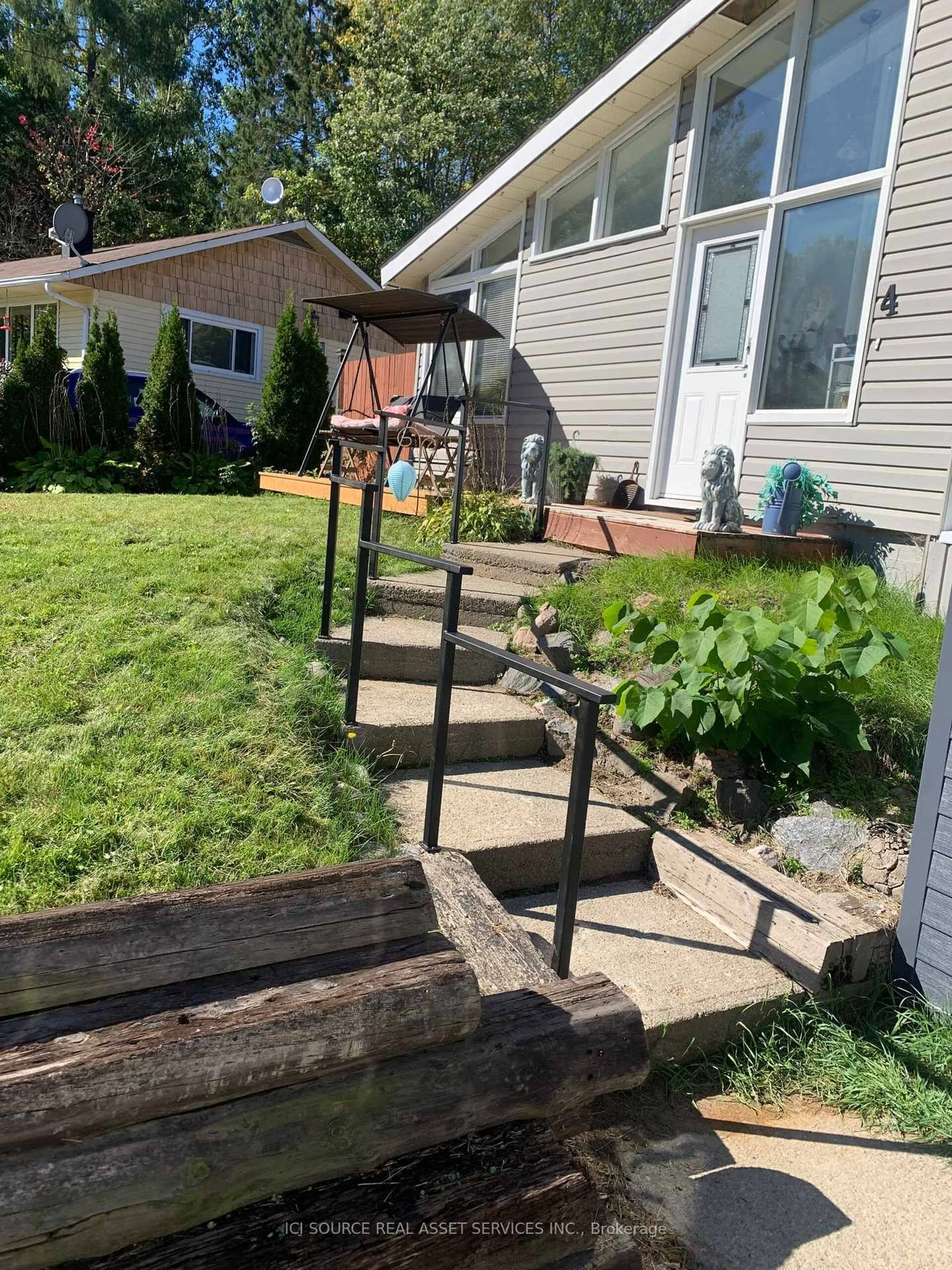 Stairs for 4 Kelvin Cres, Deep River Ontario K0J 1P0