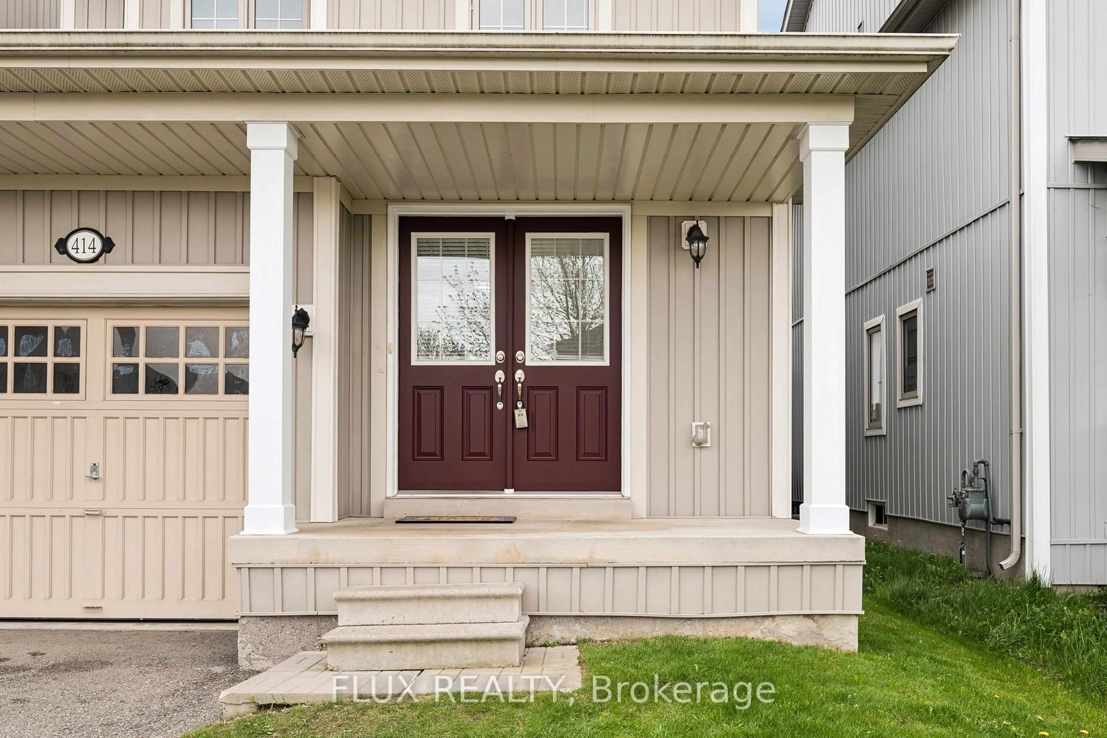 Indoor entryway for 414 Thompson St, Woodstock Ontario N4T 0G7