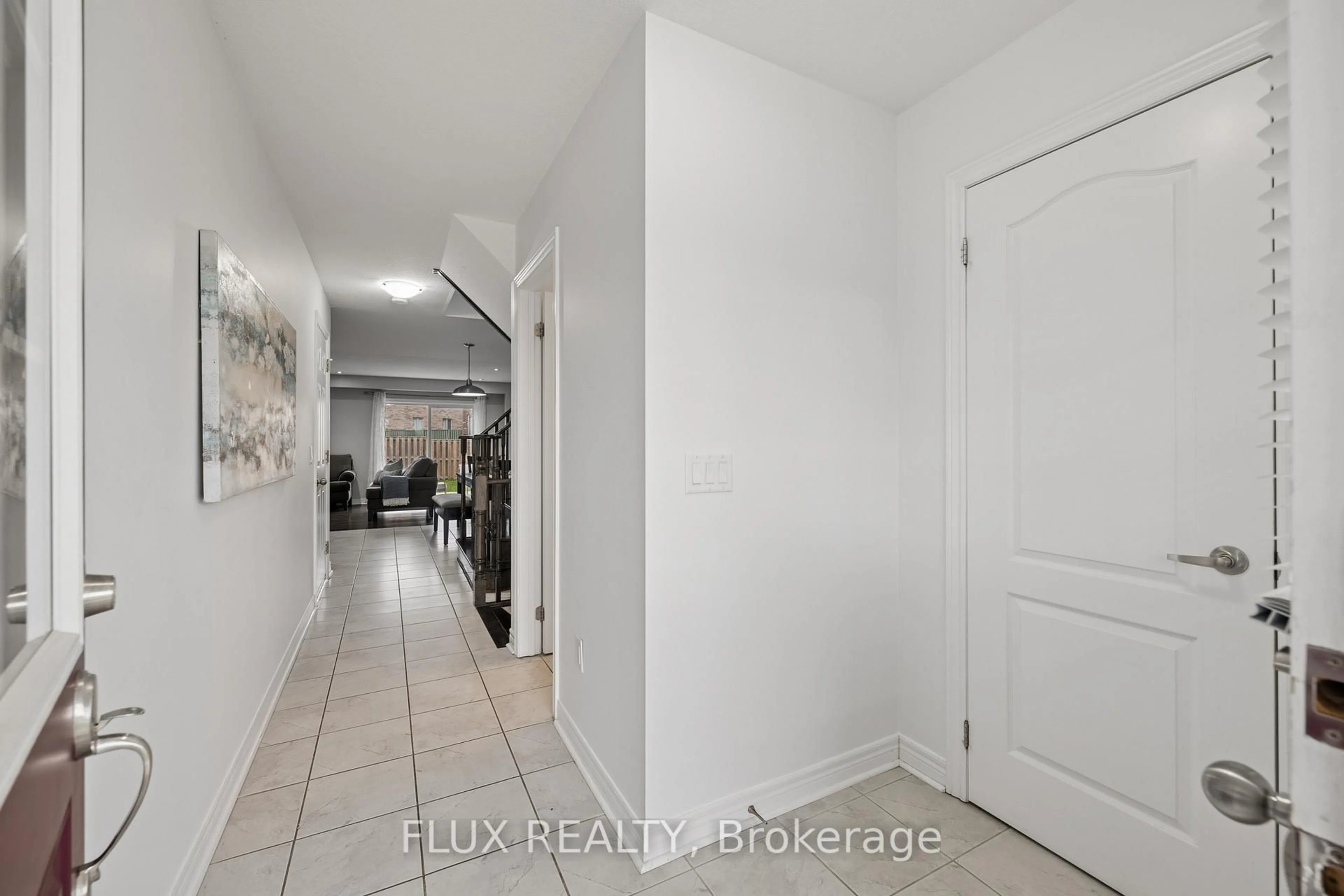 Indoor entryway for 414 Thompson St, Woodstock Ontario N4T 0G7