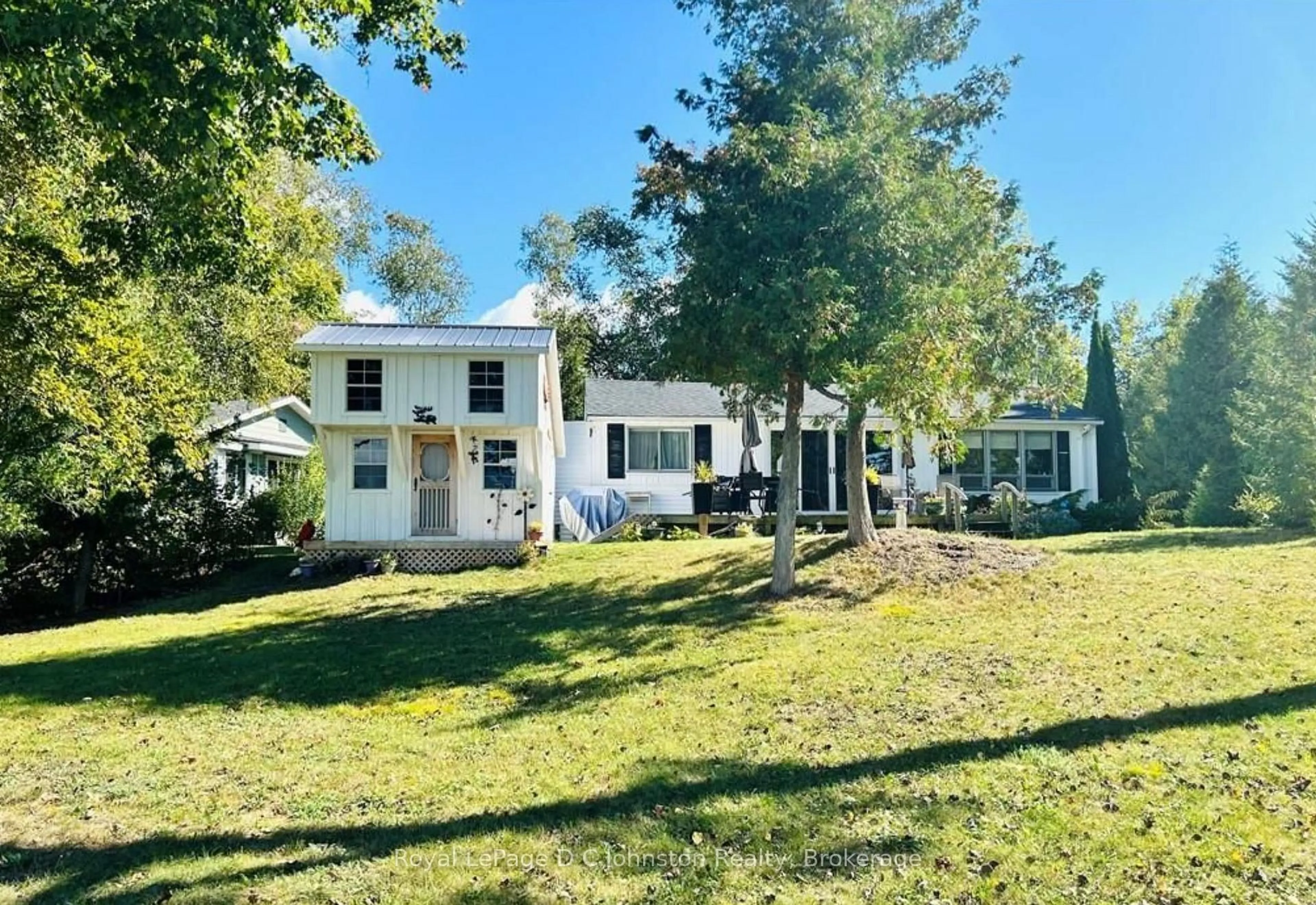 A pic from outside/outdoor area/front of a property/back of a property/a pic from drone, street for 305 Bruce Rd 13, Native Leased Lands Ontario N0H 2L0