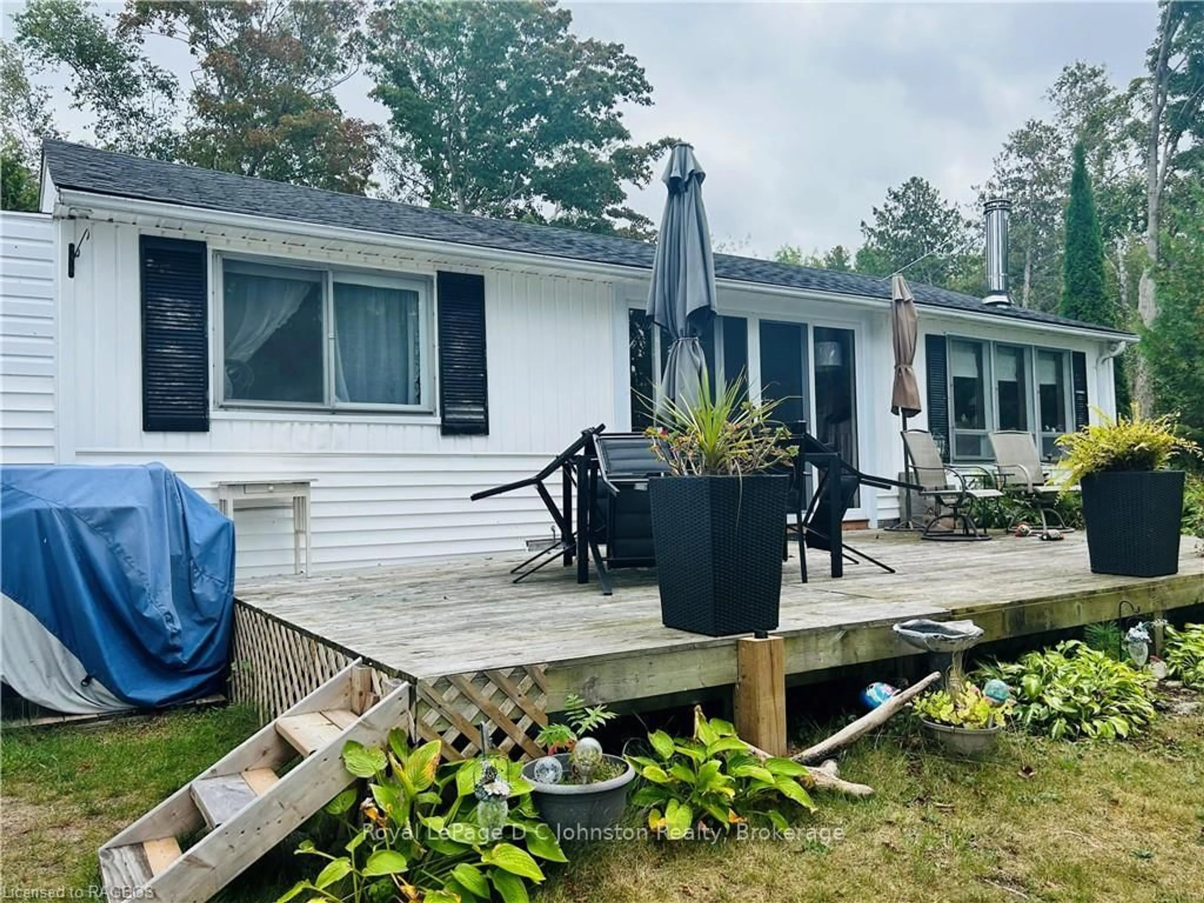 Home with vinyl exterior material, water/lake/river/ocean view for 305 Bruce Rd 13, Native Leased Lands Ontario N0H 2L0