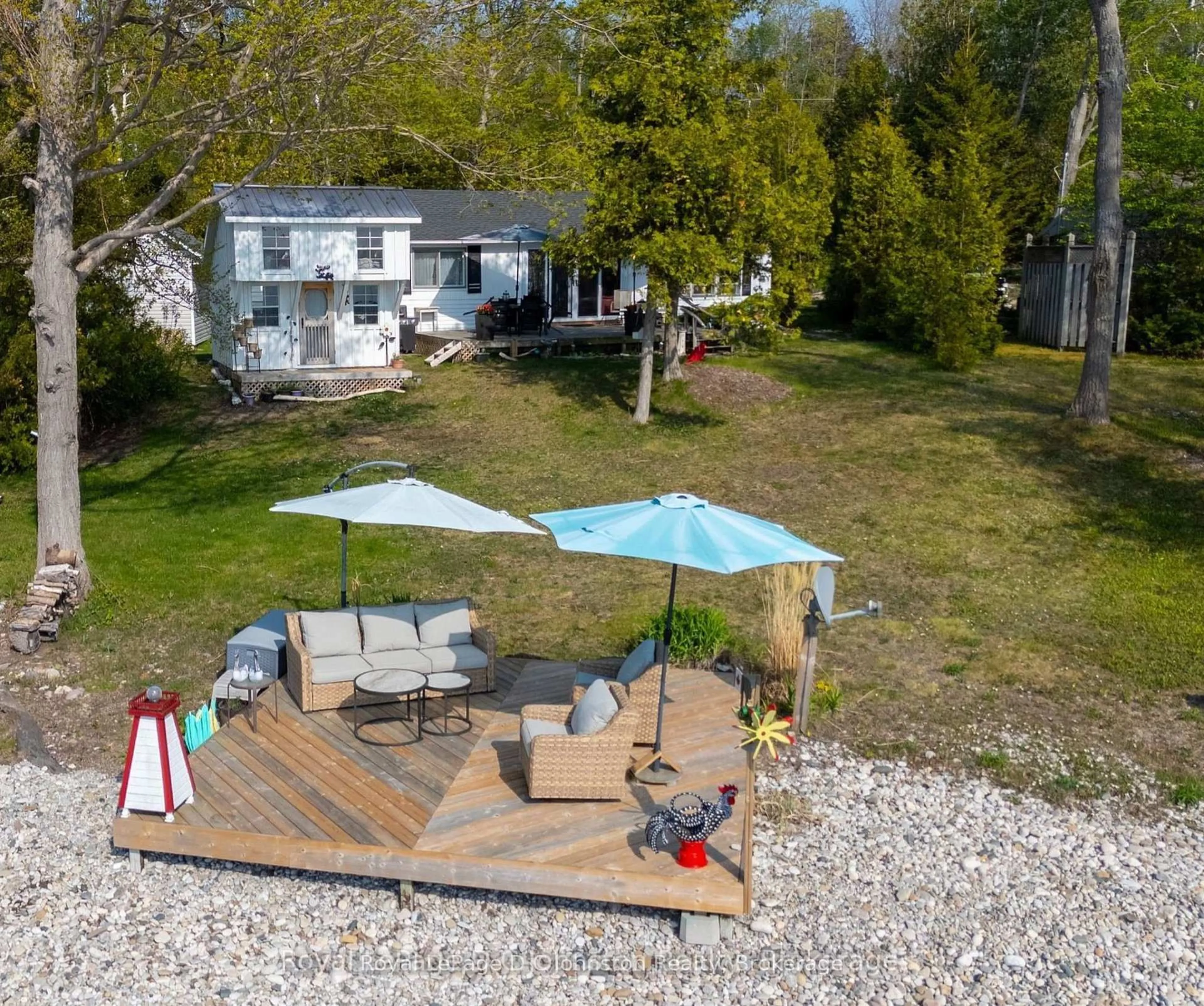 A pic from outside/outdoor area/front of a property/back of a property/a pic from drone, street for 305 Bruce Rd 13, Native Leased Lands Ontario N0H 2L0