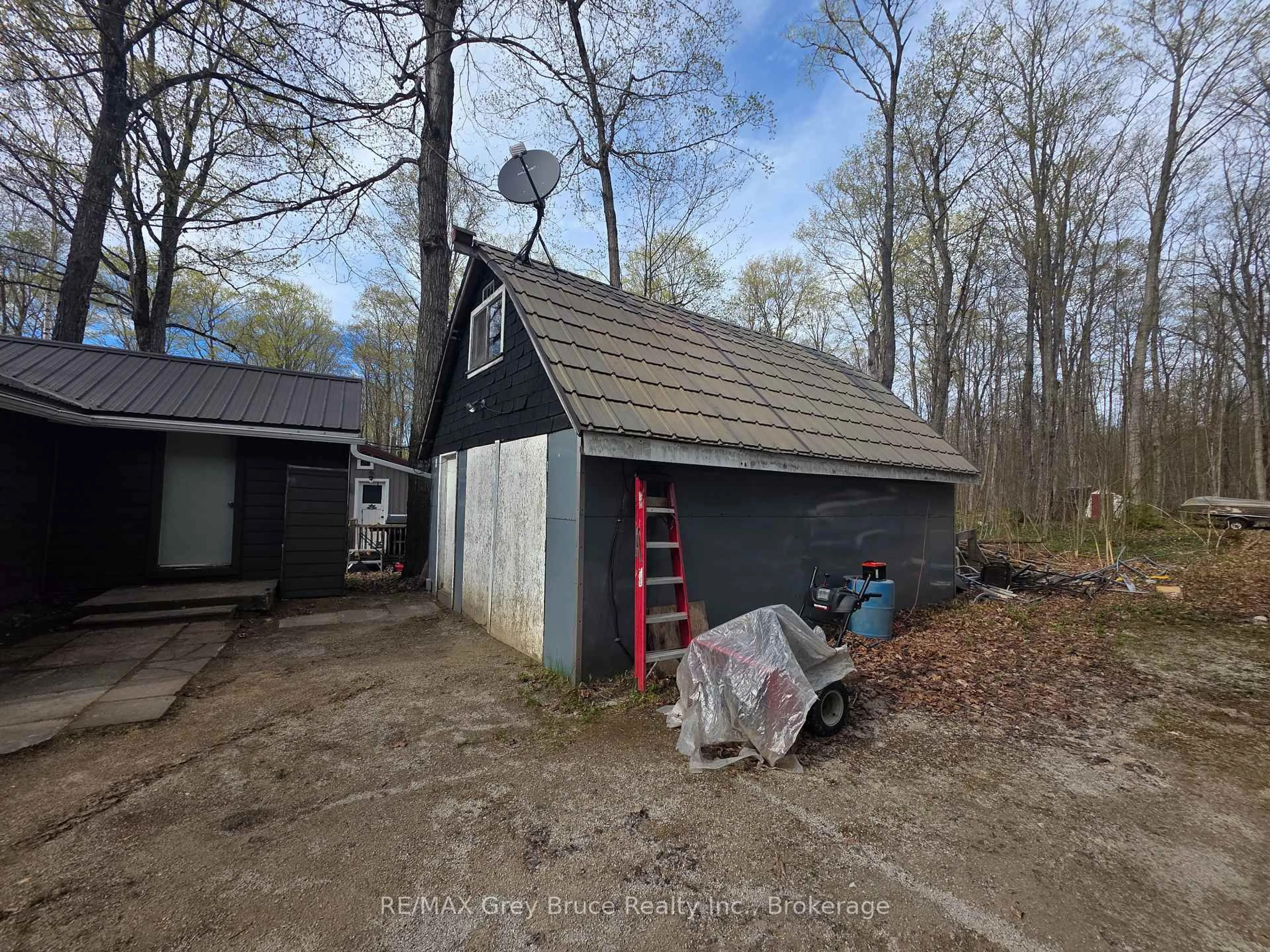 Shed for 151 Francis Dr, Georgian Bluffs Ontario N0H 2K0