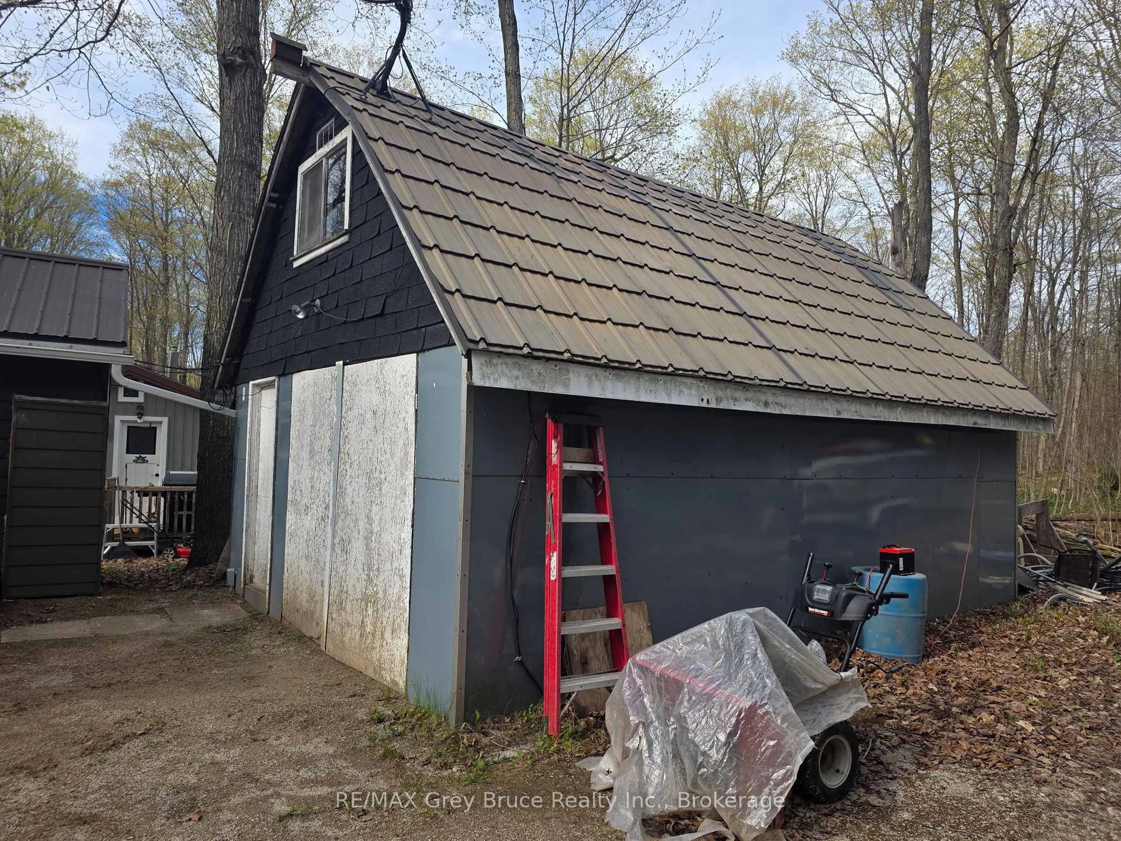 Shed for 151 Francis Dr, Georgian Bluffs Ontario N0H 2K0