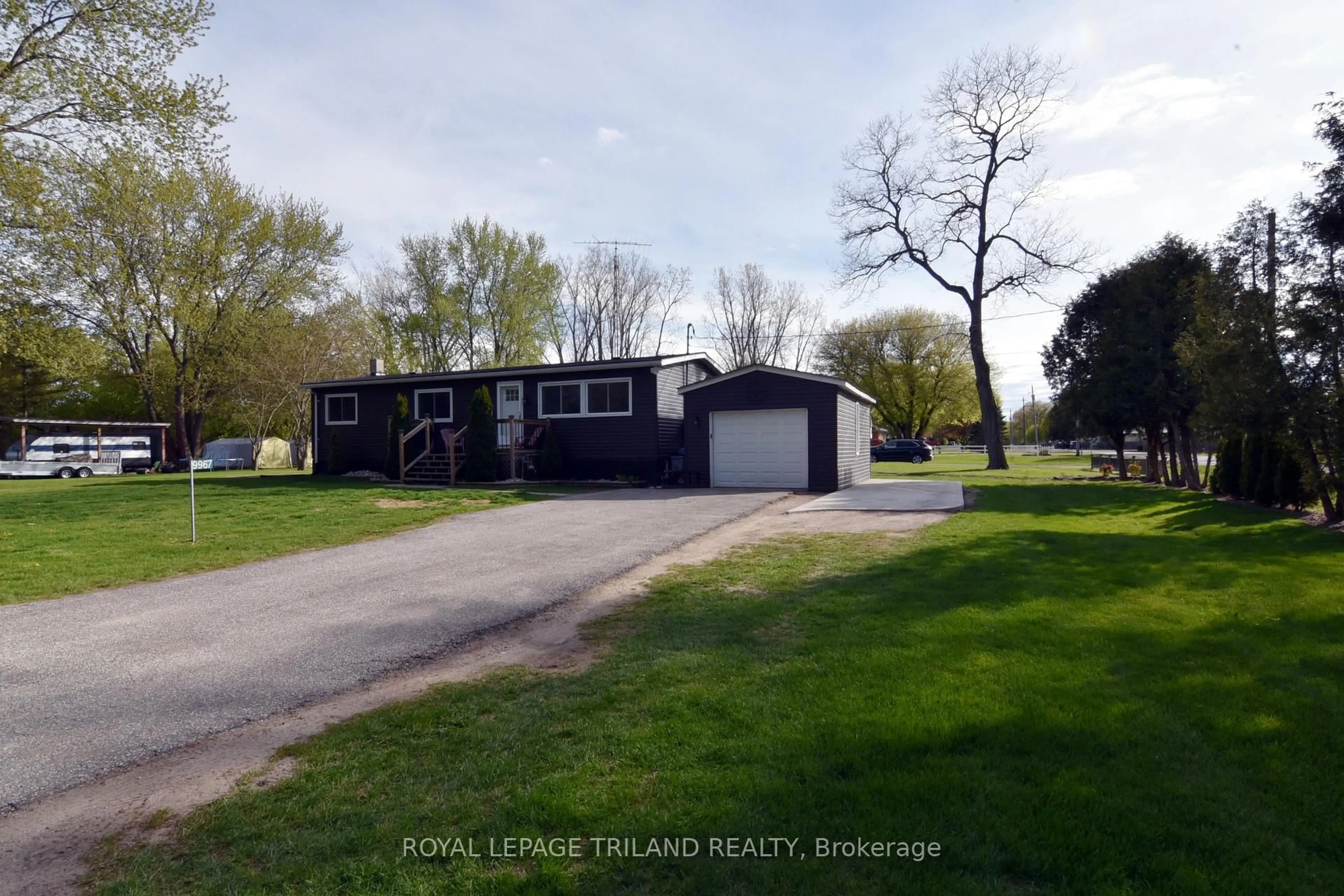 A pic from outside/outdoor area/front of a property/back of a property/a pic from drone, street for 9967 Eric St, Lambton Shores Ontario N0M 2N0